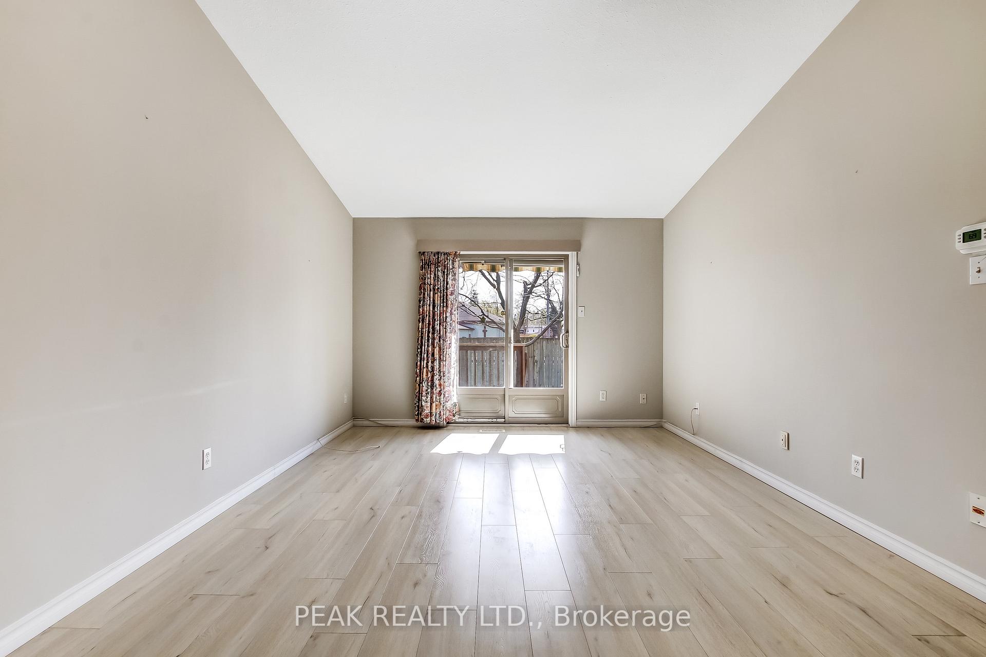 Photo 11 of Unit 15, 19 Hanlon Place, Brant, Paris — HOMEH