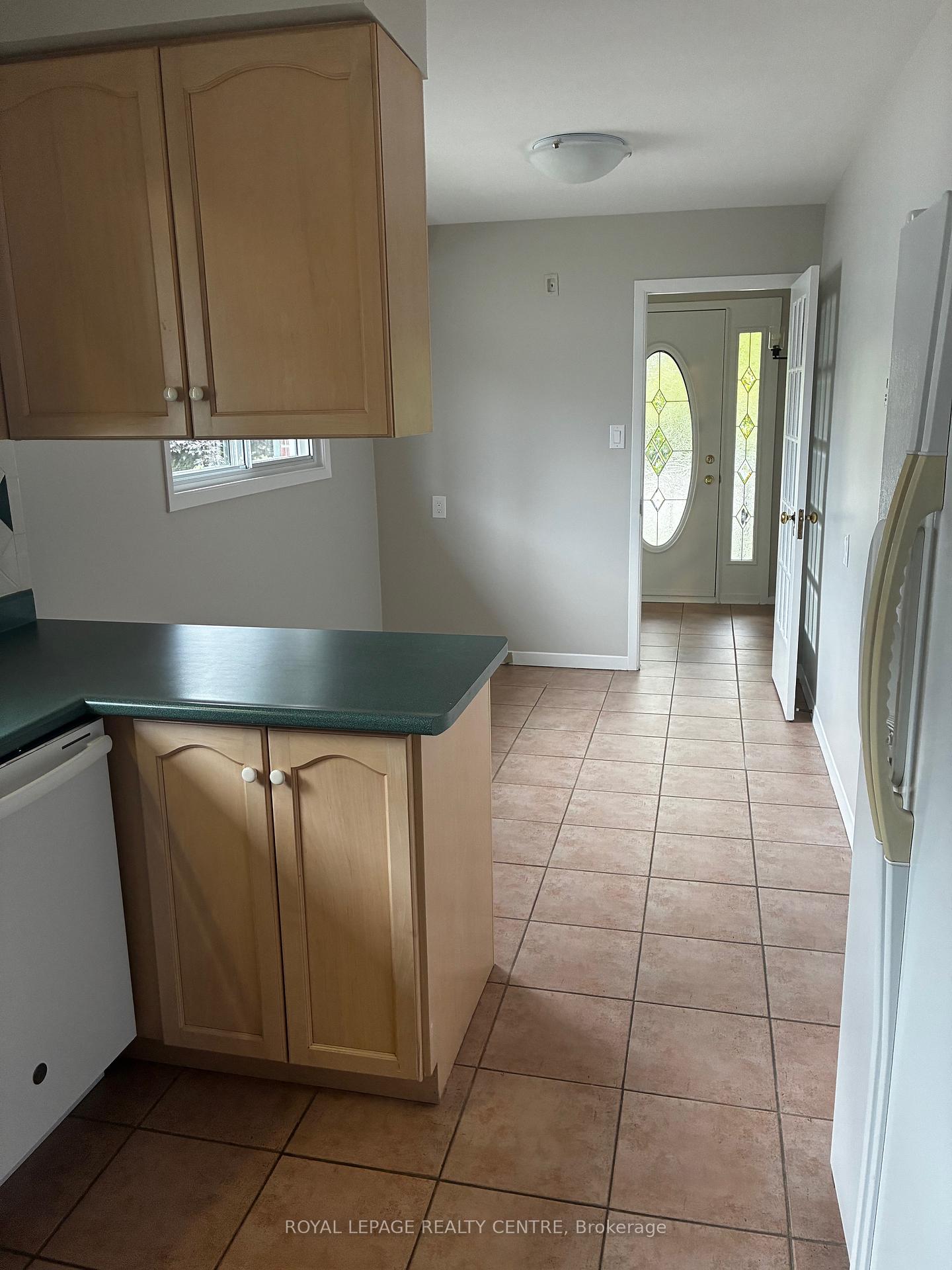Photo 9 of 2201 Cliff Road, Mississauga, Cooksville — HOMEH
