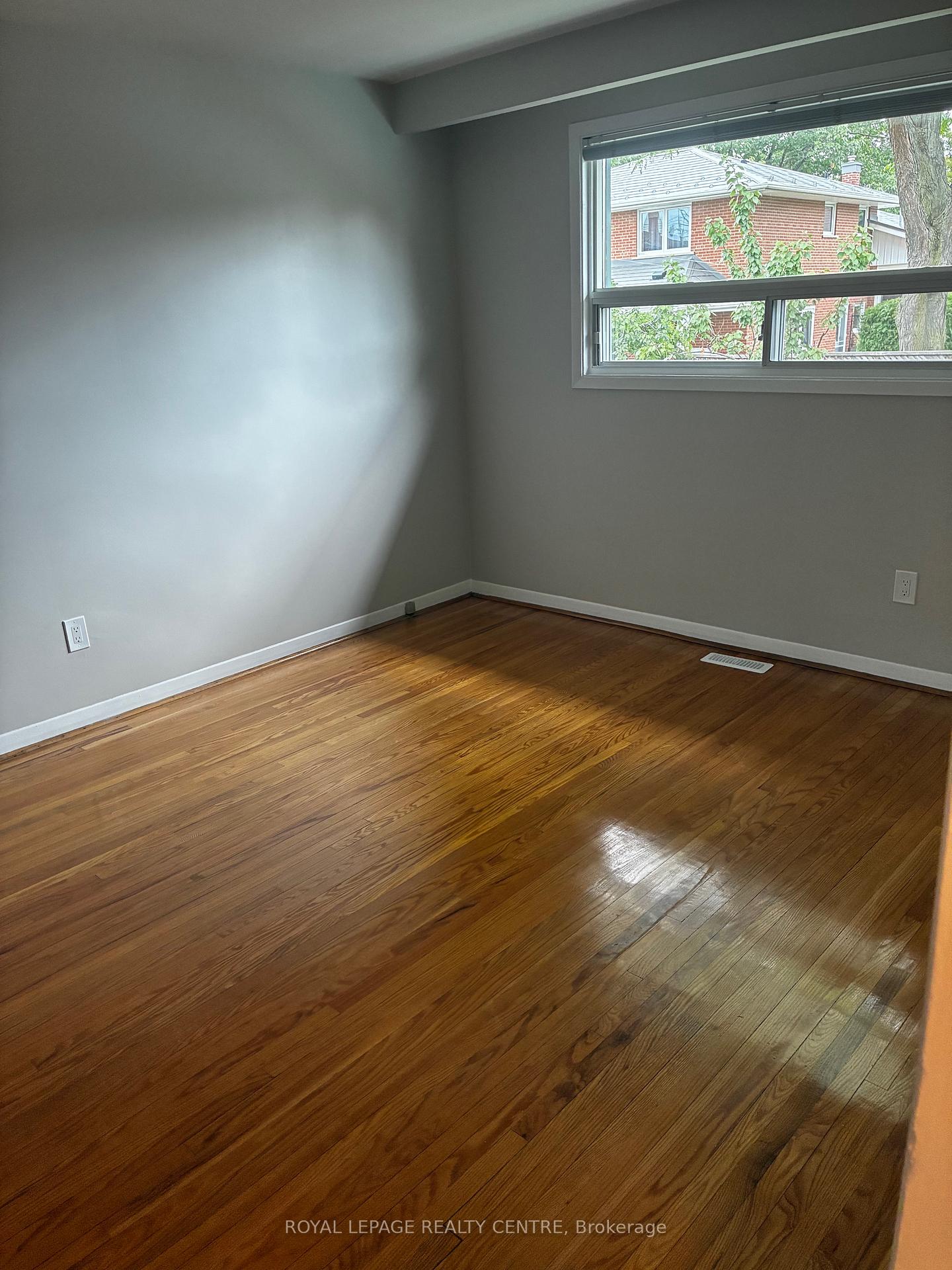 Photo 16 of 2201 Cliff Road, Mississauga, Cooksville — HOMEH