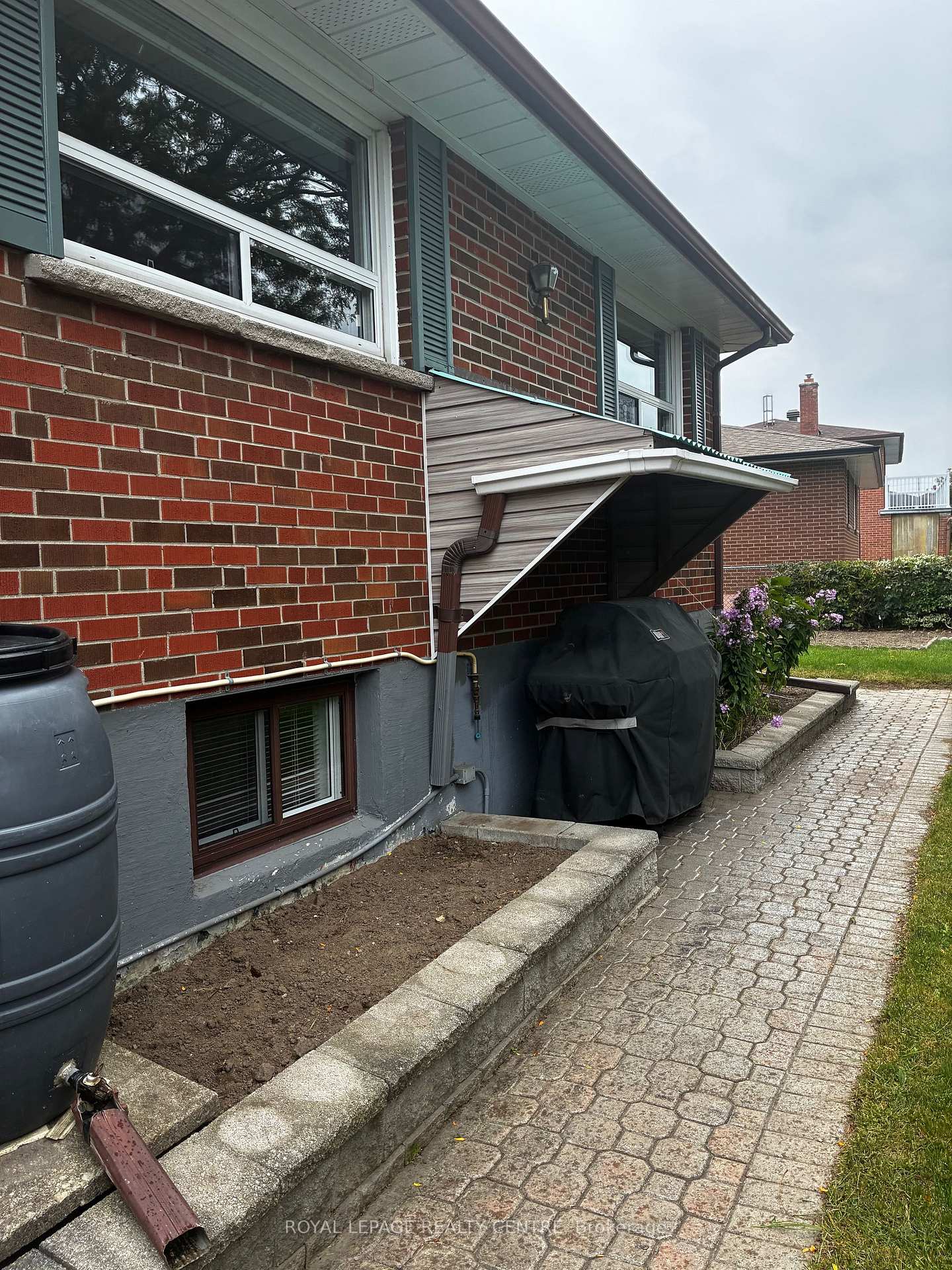 Photo 37 of 2201 Cliff Road, Mississauga, Cooksville — HOMEH
