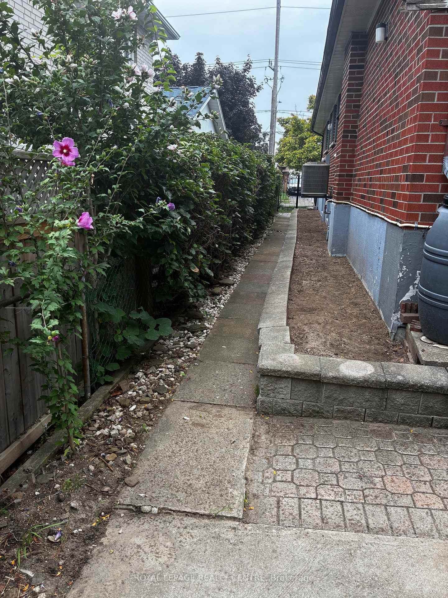 Photo 39 of 2201 Cliff Road, Mississauga, Cooksville — HOMEH