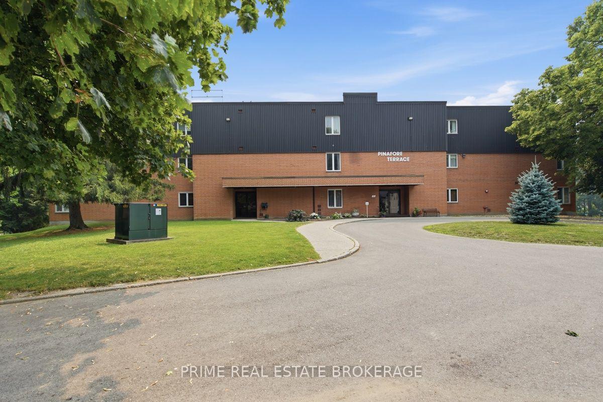 Photo 3 of Unit 3, 125 Elm Street, St. Thomas — HOMEH