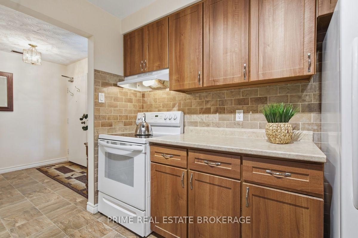 Photo 17 of Unit 3, 125 Elm Street, St. Thomas — HOMEH