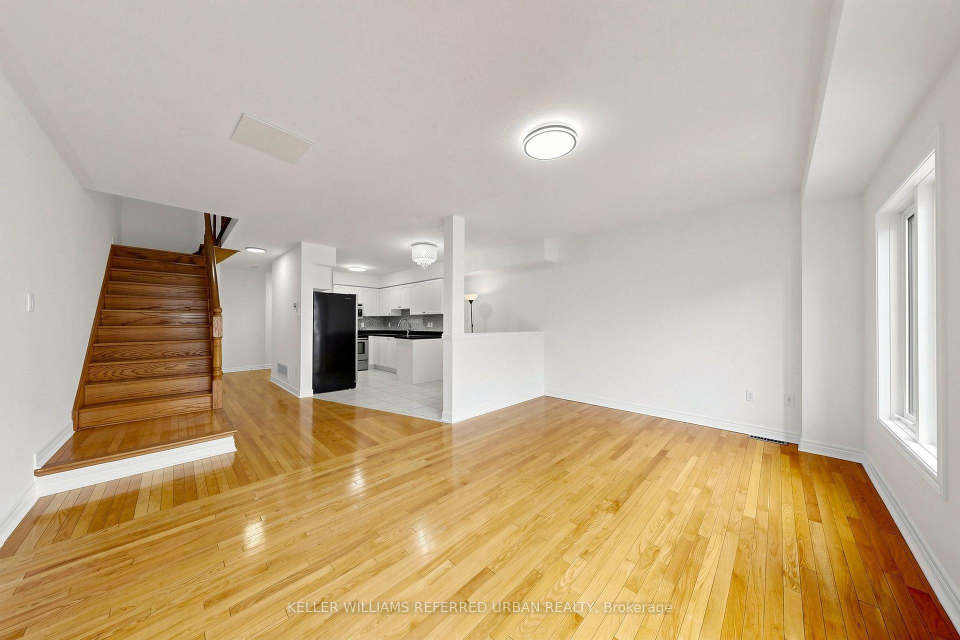 Photo 7 of 65 Martini Drive, Richmond Hill, Rouge Woods — HOMEH