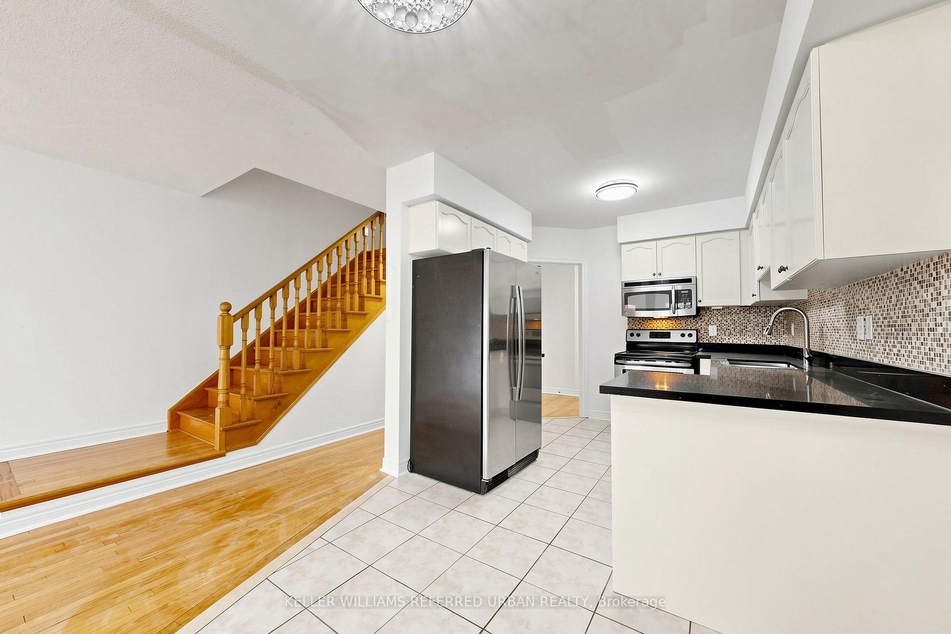 Photo 10 of 65 Martini Drive, Richmond Hill, Rouge Woods — HOMEH