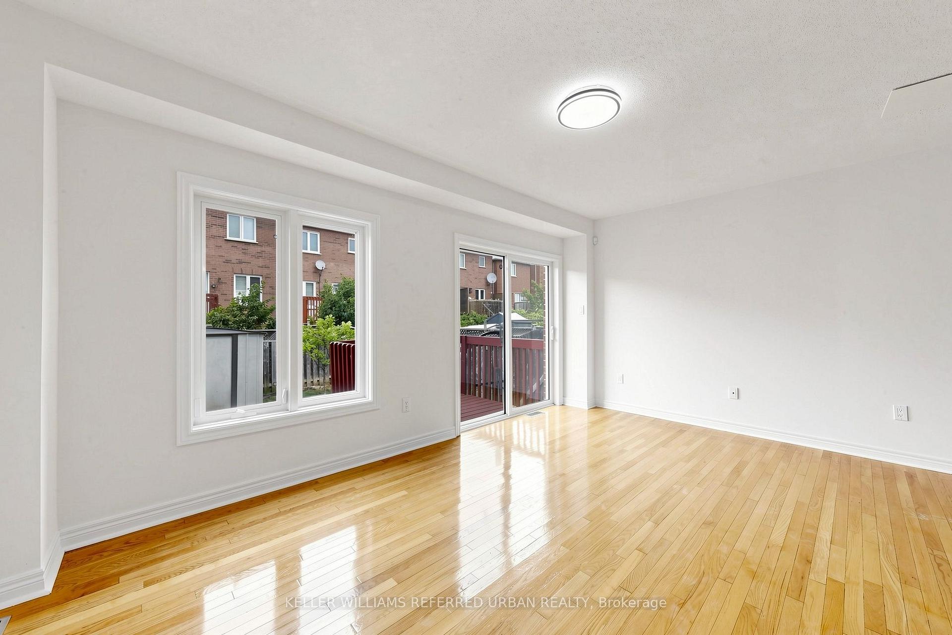 Photo 5 of 65 Martini Drive, Richmond Hill, Rouge Woods — HOMEH