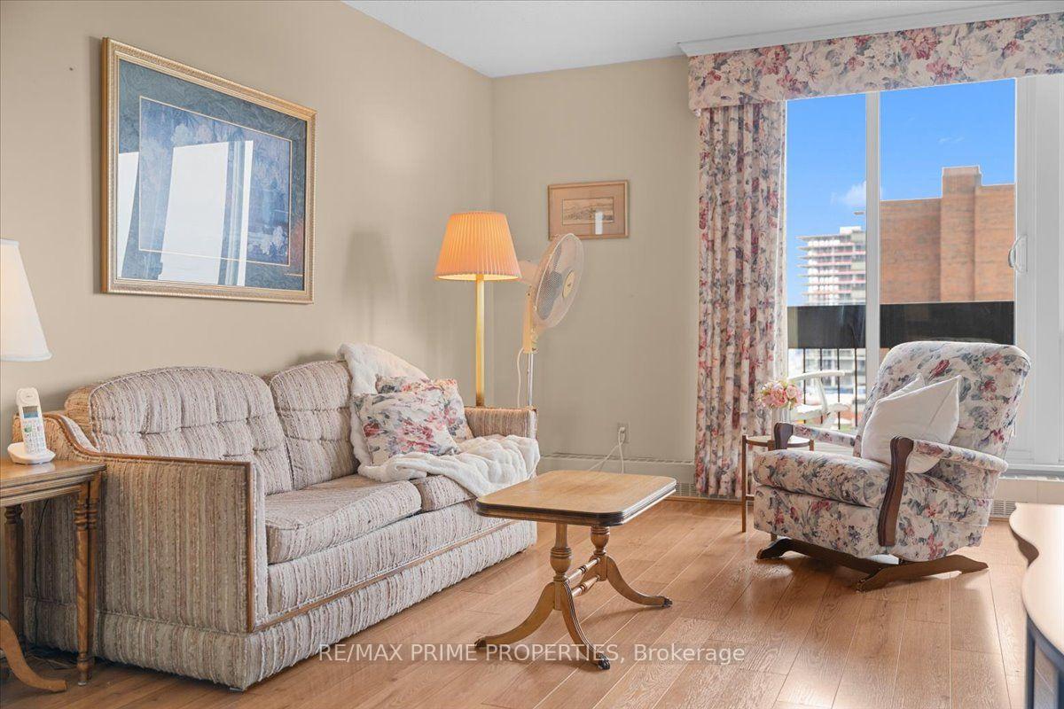 Photo 8 of Unit 903, 1505 Baseline Road, Ottawa, Copeland Park — HOMEH