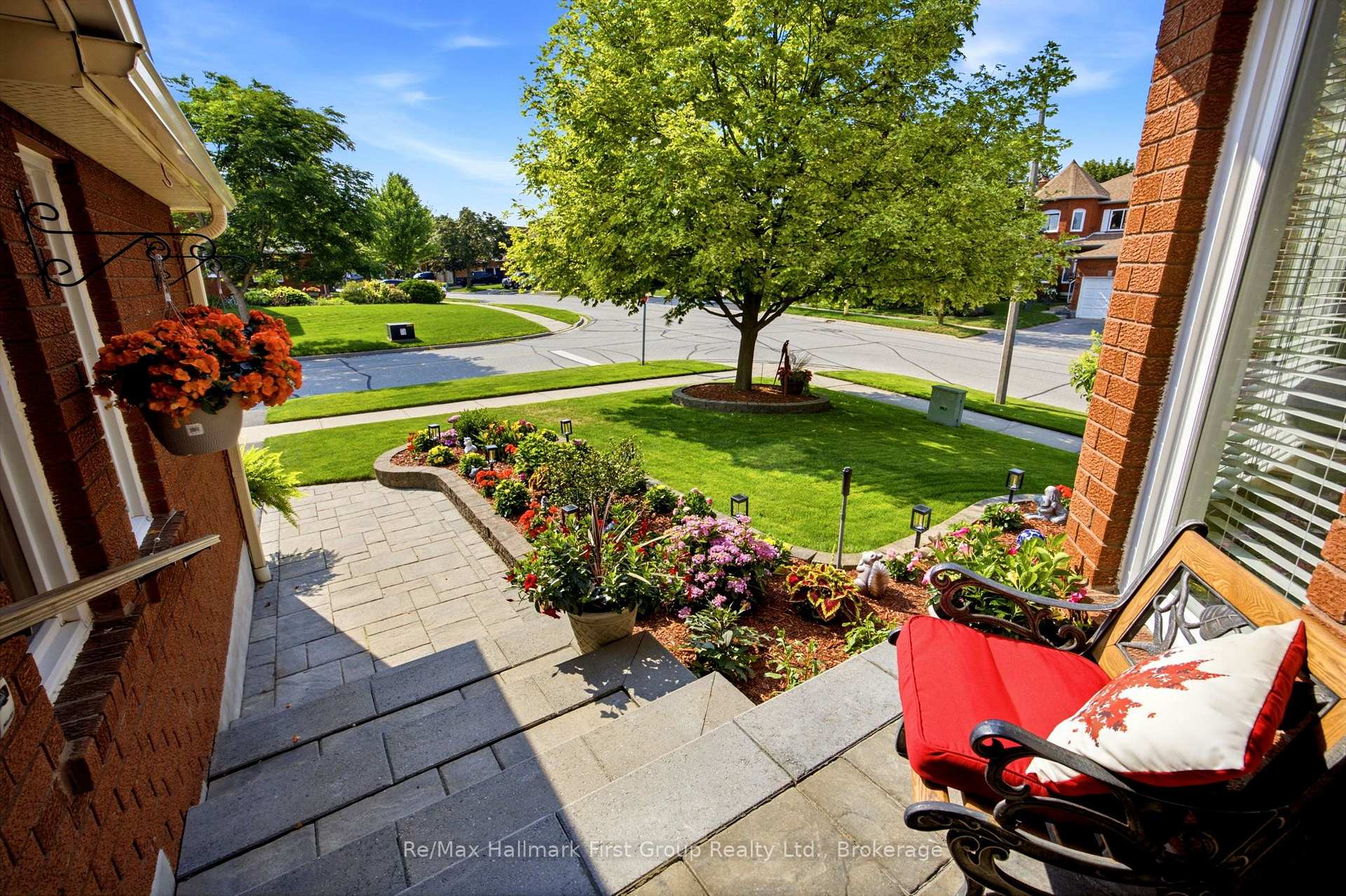 Photo 3 of 1 Glencedar Crescent, Whitby, Pringle Creek — HOMEH