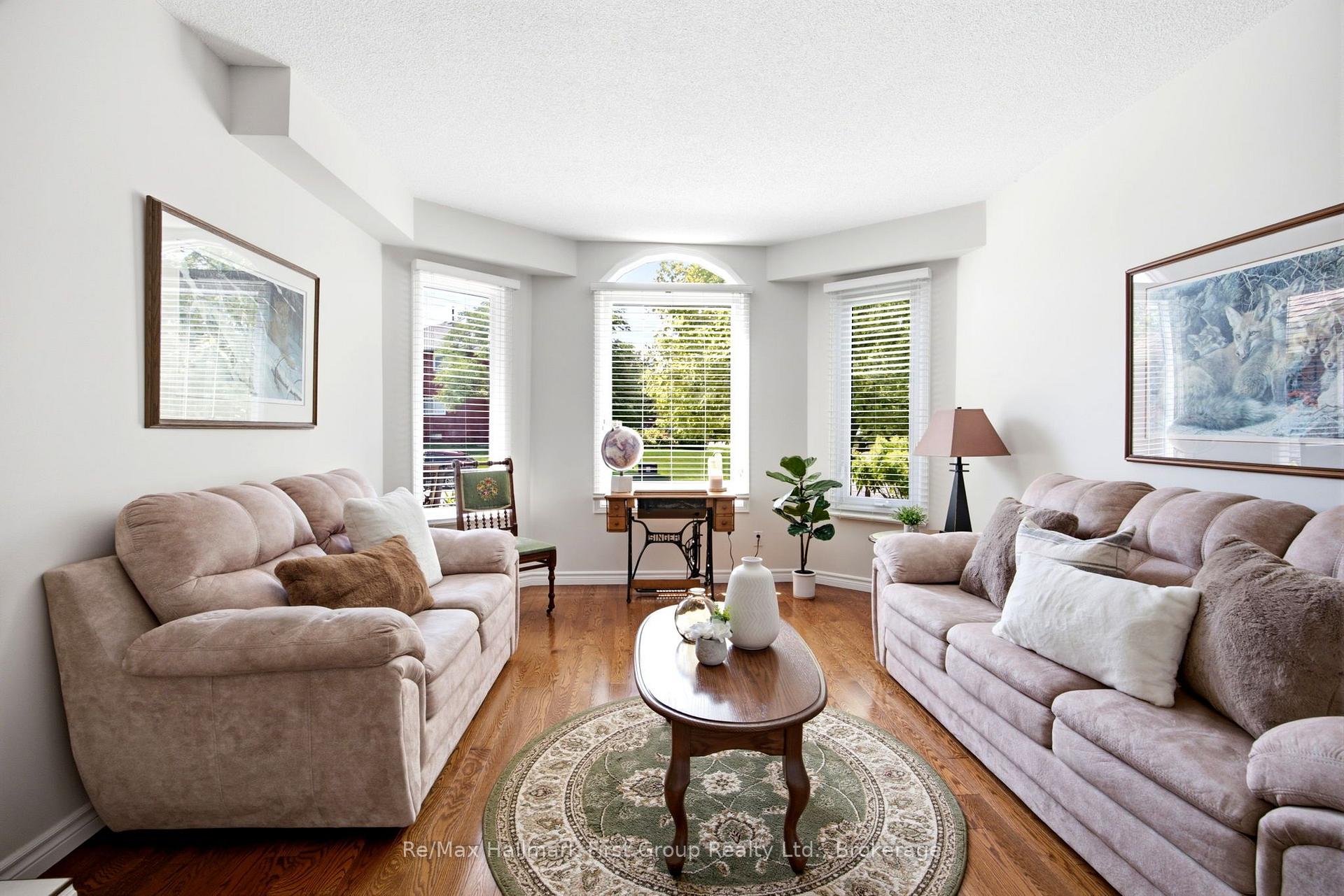 Photo 10 of 1 Glencedar Crescent, Whitby, Pringle Creek — HOMEH