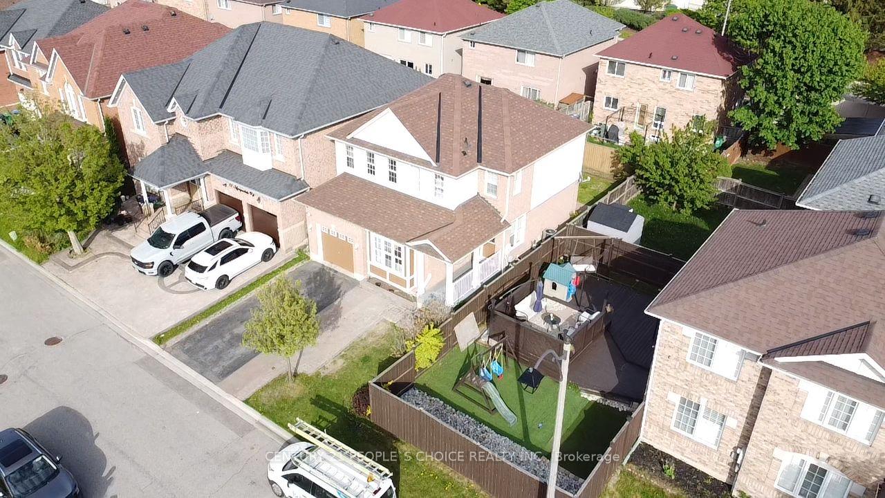 Photo 3 of 19 Morgandale Road, Brampton, Fletcher's Meadow — HOMEH