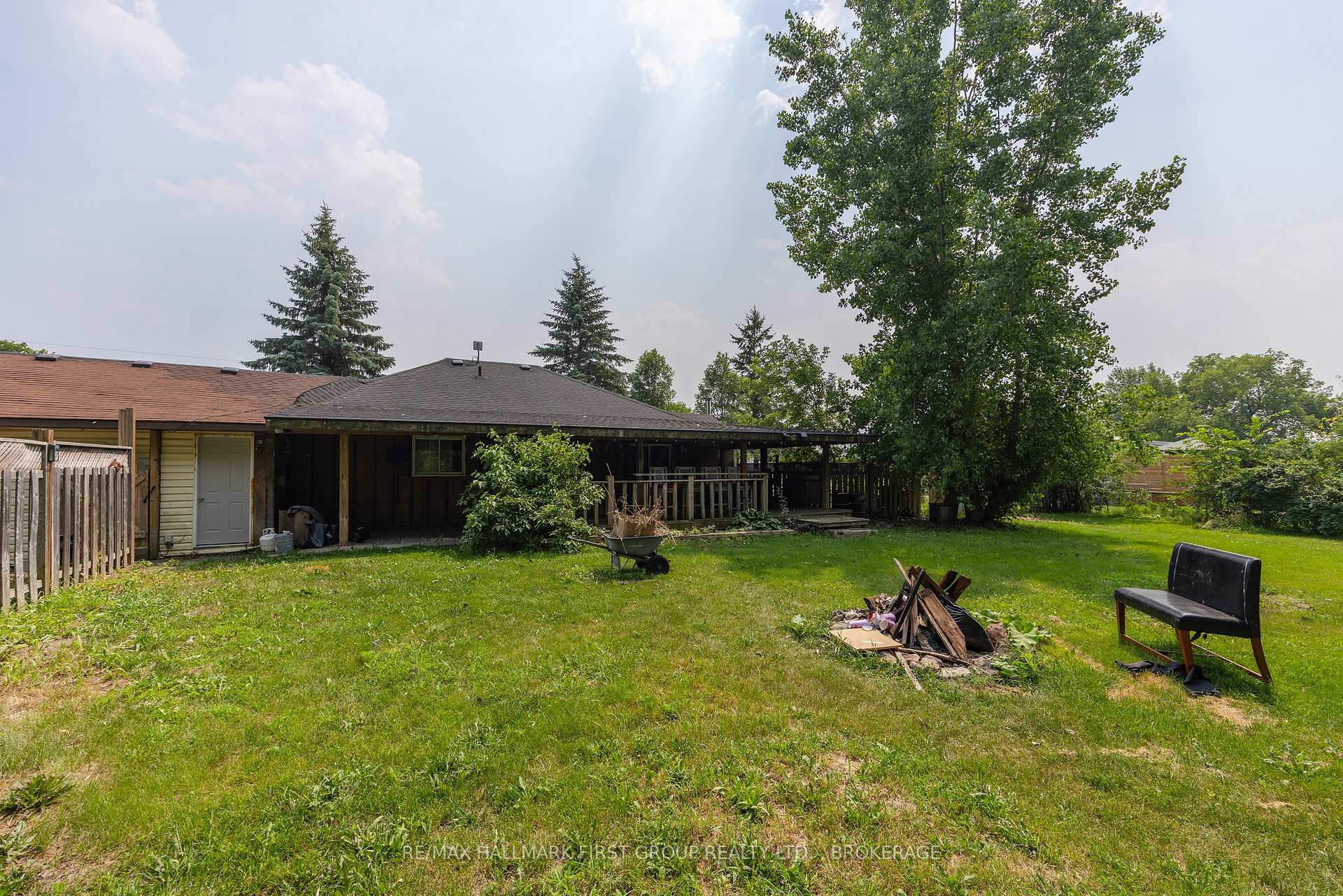 Photo 2 of 469 Absalom Road, Loyalist, Lennox and Addington - South — HOMEH