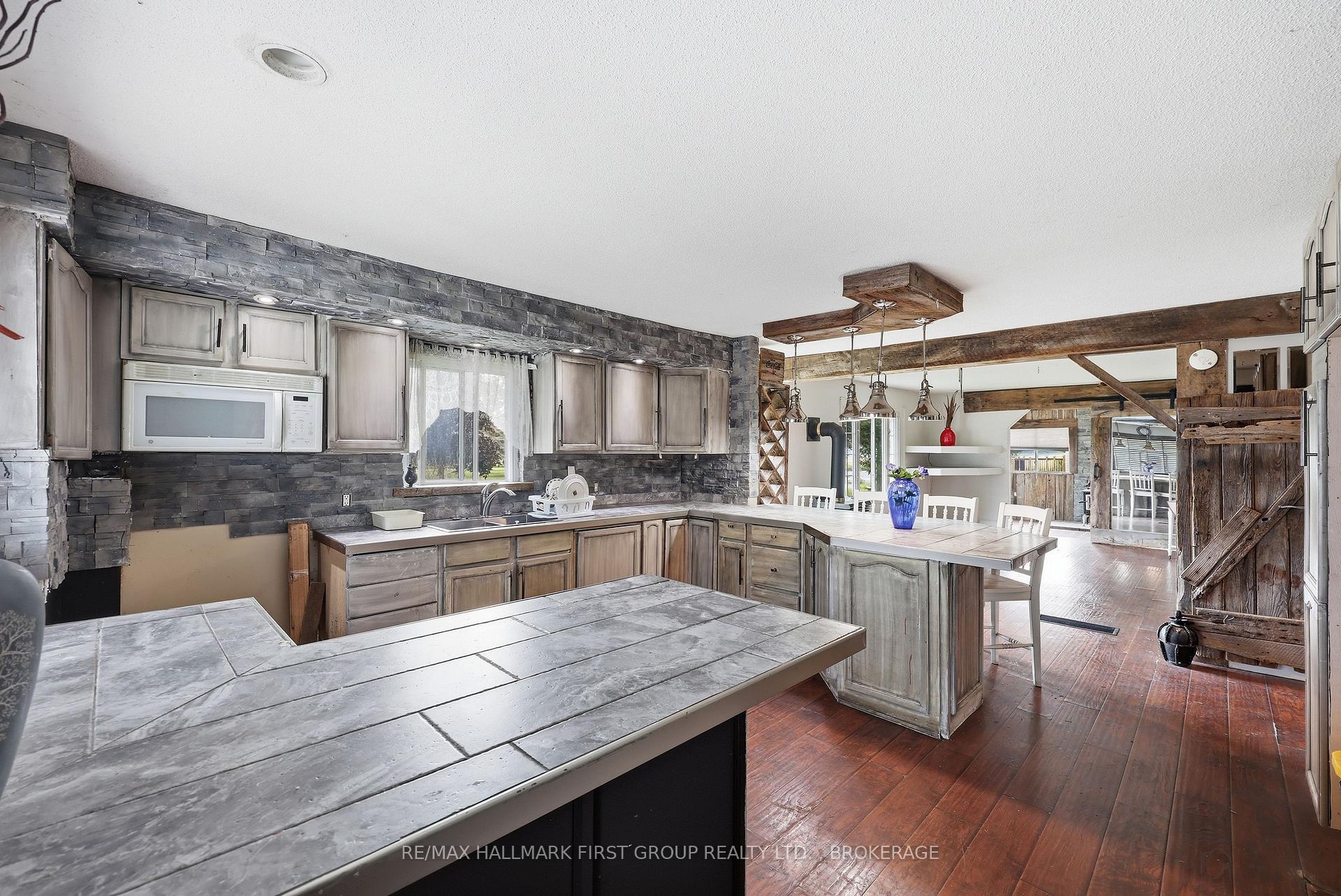 Photo 8 of 469 Absalom Road, Loyalist, Lennox and Addington - South — HOMEH