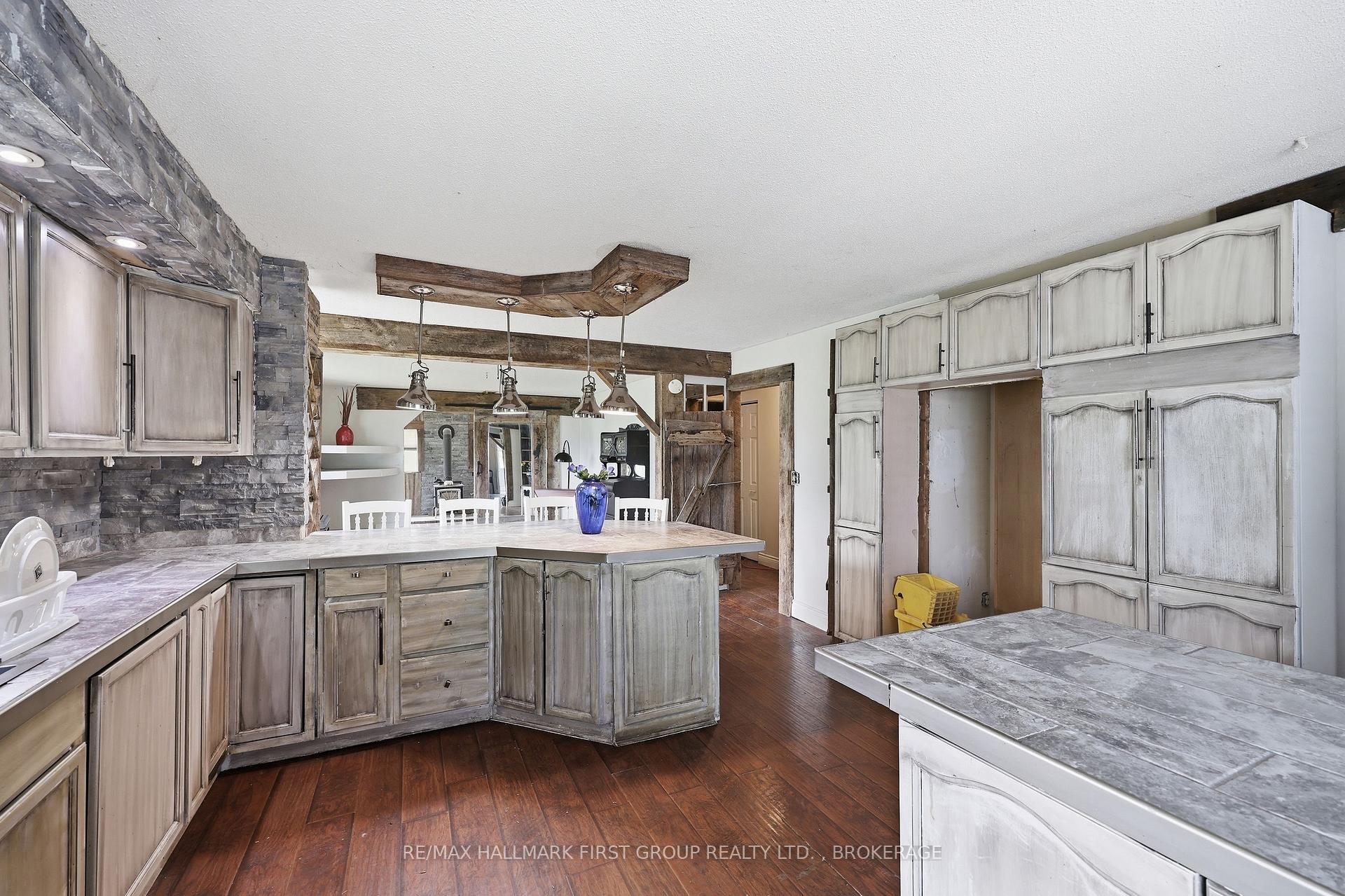 Photo 10 of 469 Absalom Road, Loyalist, Lennox and Addington - South — HOMEH