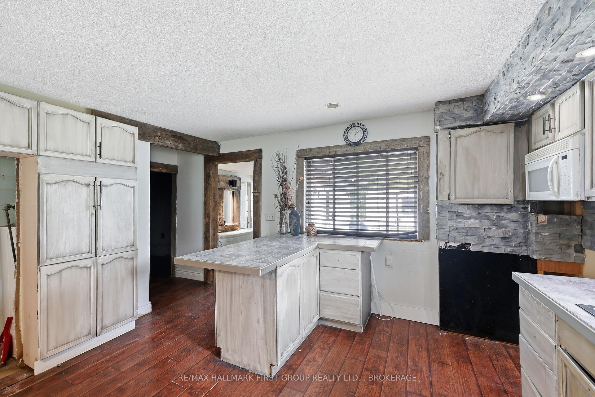 Photo 11 of 469 Absalom Road, Loyalist, Lennox and Addington - South — HOMEH