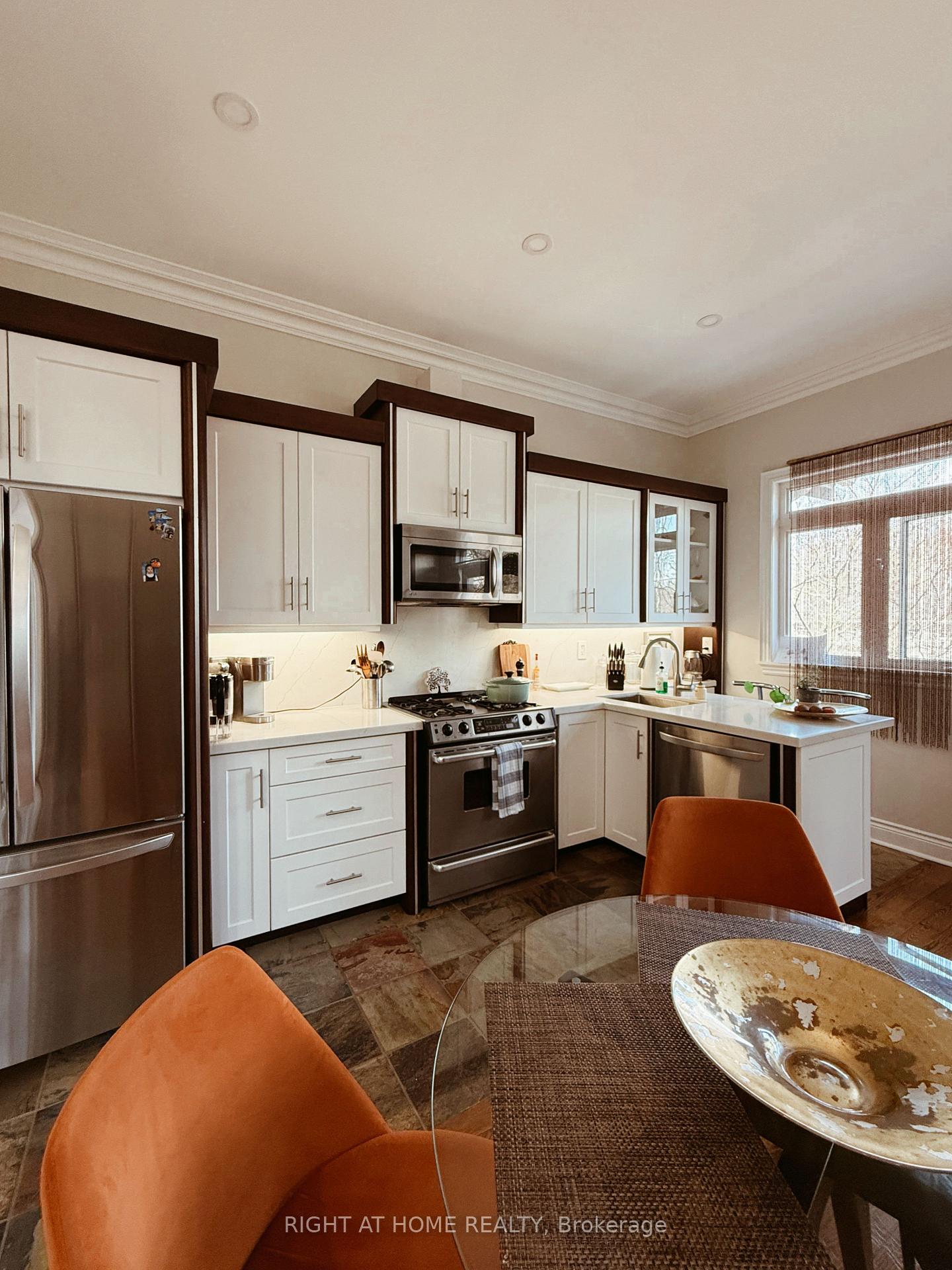 Photo 3 of Unit 1, 1186 Royal York Road, Etobicoke, Edenbridge-Humber Valley — HOMEH