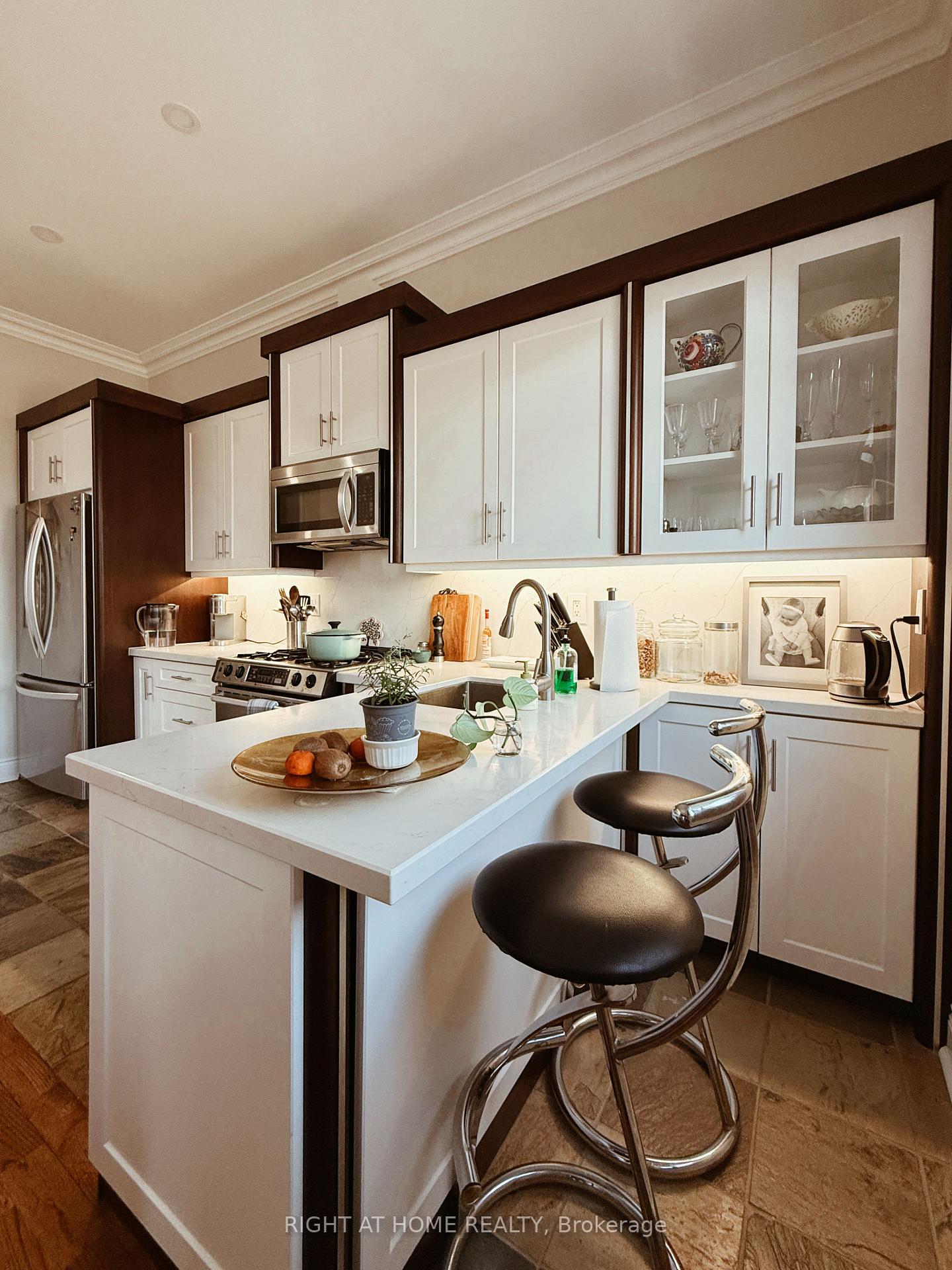 Photo 4 of Unit 1, 1186 Royal York Road, Etobicoke, Edenbridge-Humber Valley — HOMEH