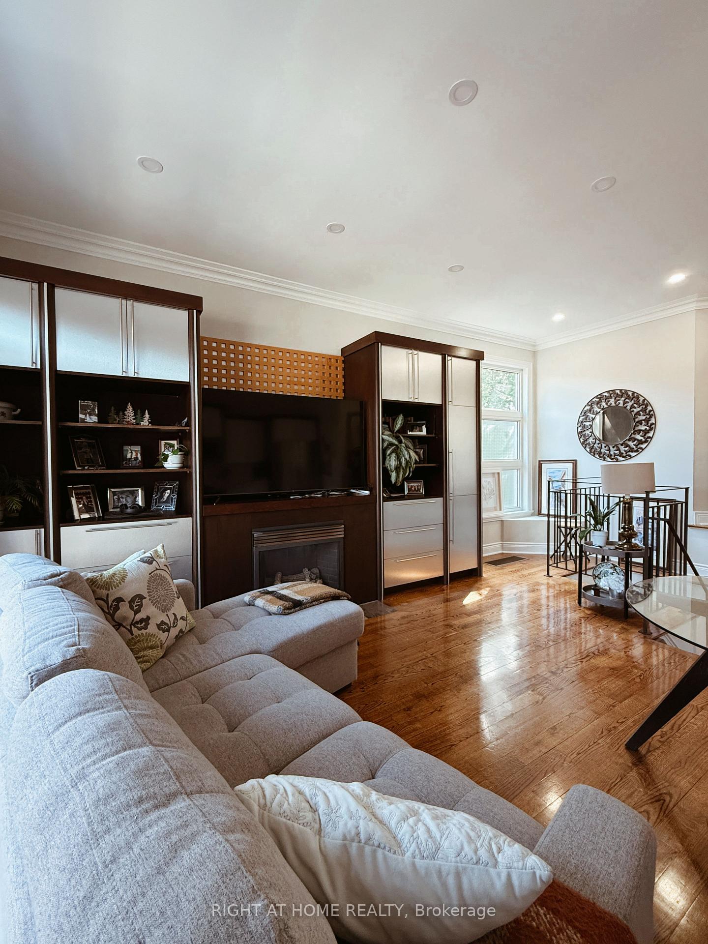 Photo 6 of Unit 1, 1186 Royal York Road, Etobicoke, Edenbridge-Humber Valley — HOMEH
