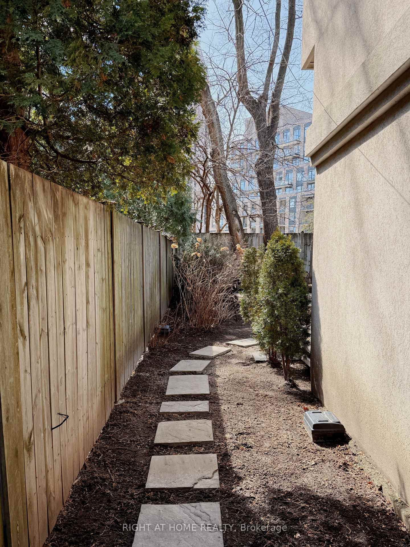 Photo 26 of Unit 1, 1186 Royal York Road, Etobicoke, Edenbridge-Humber Valley — HOMEH