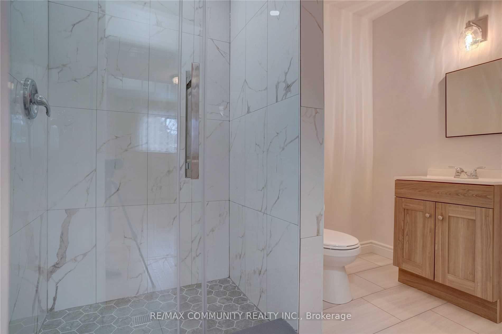 Photo 4 of 435 Maplewood Drive, Oshawa, O'Neill — HOMEH