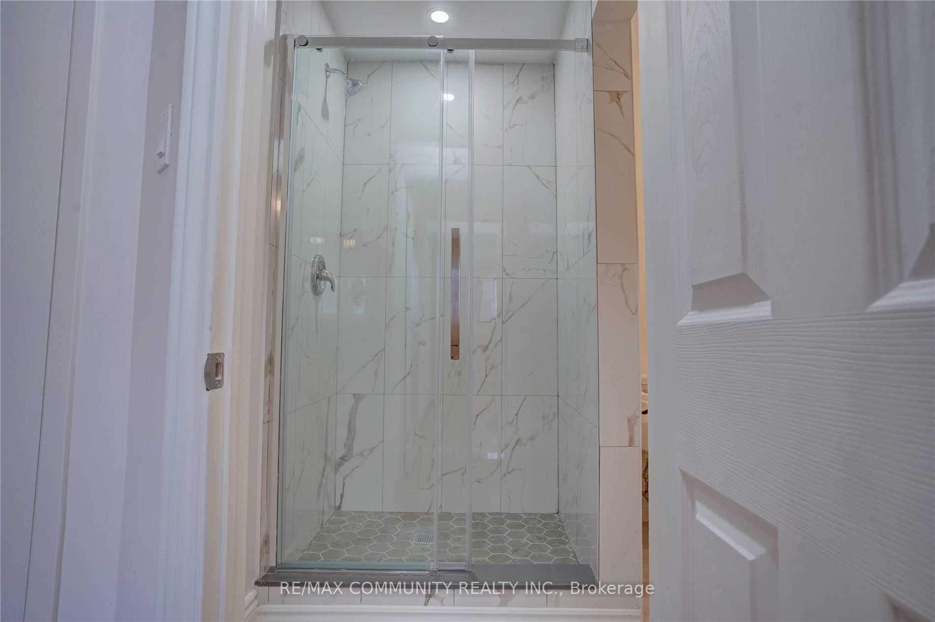 Photo 5 of 435 Maplewood Drive, Oshawa, O'Neill — HOMEH
