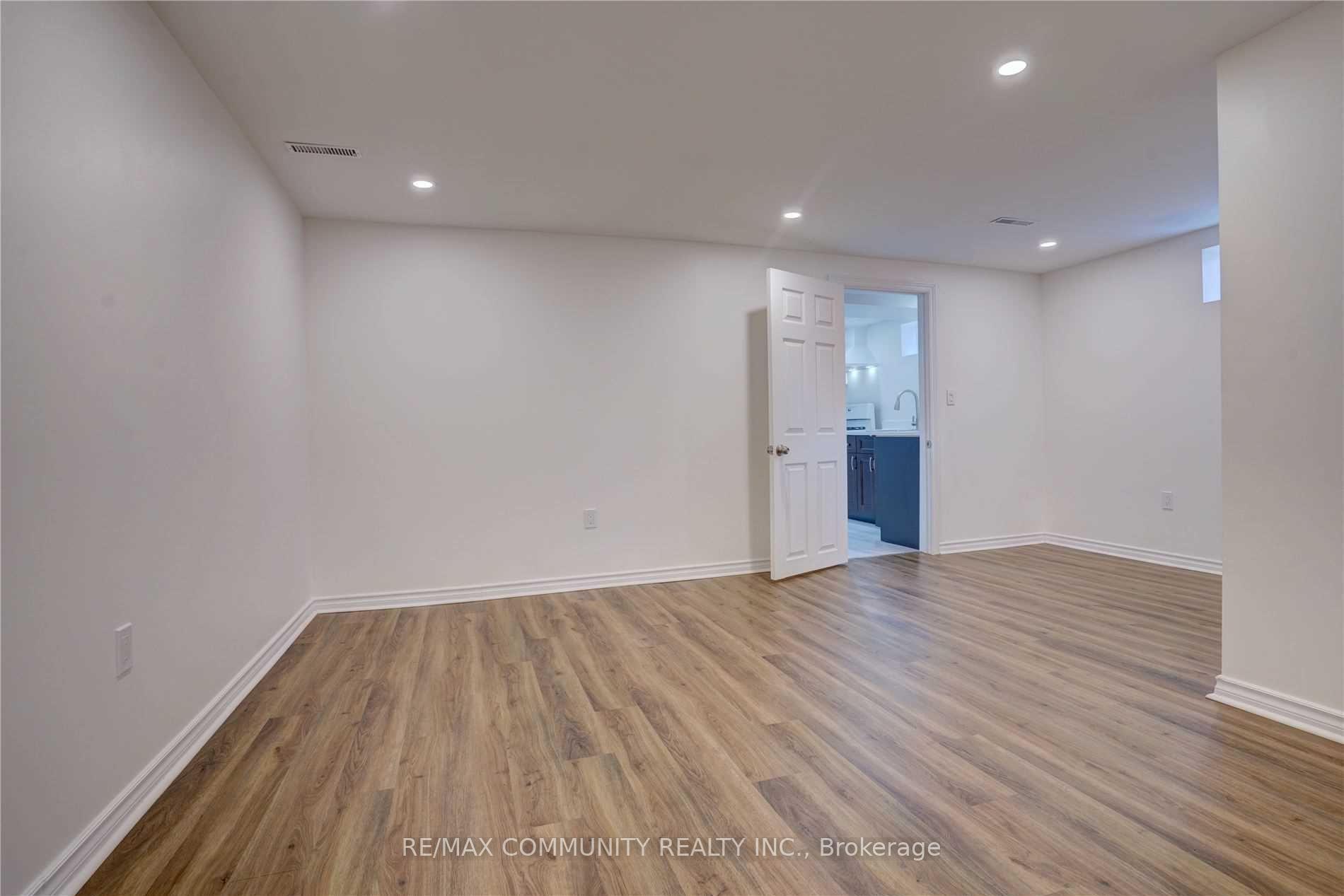 Photo 16 of 435 Maplewood Drive, Oshawa, O'Neill — HOMEH