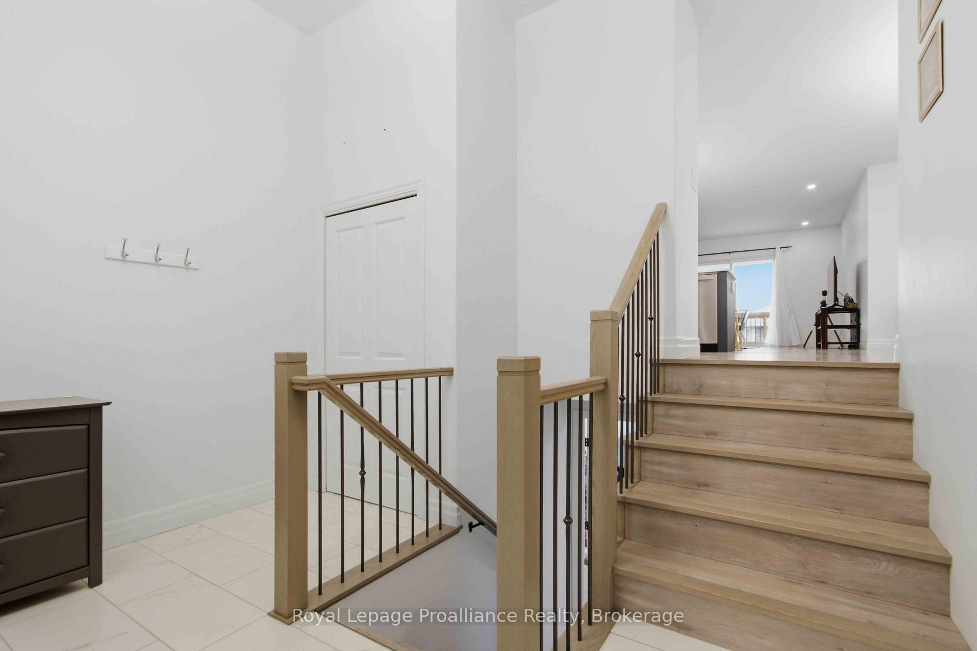 Photo 4 of 21 Cedar Park Crescent, Quinte West, Murray Ward — HOMEH