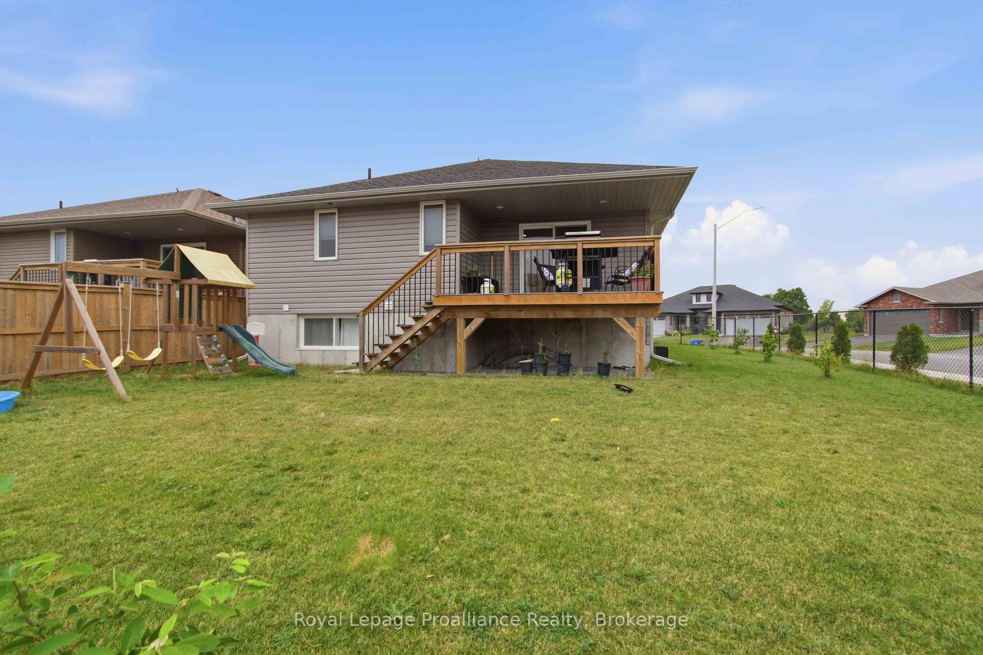 Photo 27 of 21 Cedar Park Crescent, Quinte West, Murray Ward — HOMEH