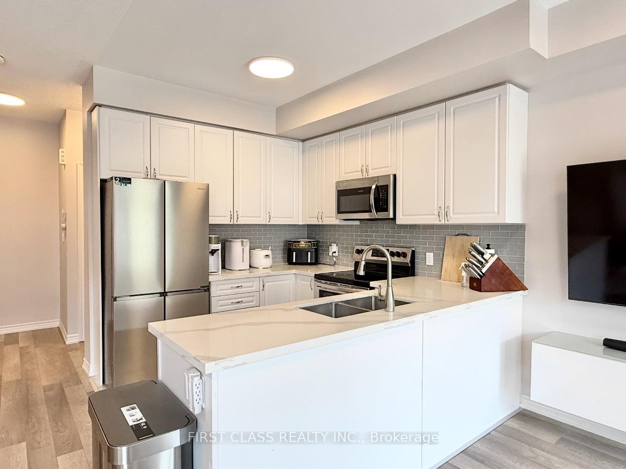 Photo 4 of 2468 Mayapple Cross, Pickering, Duffin Heights — HOMEH