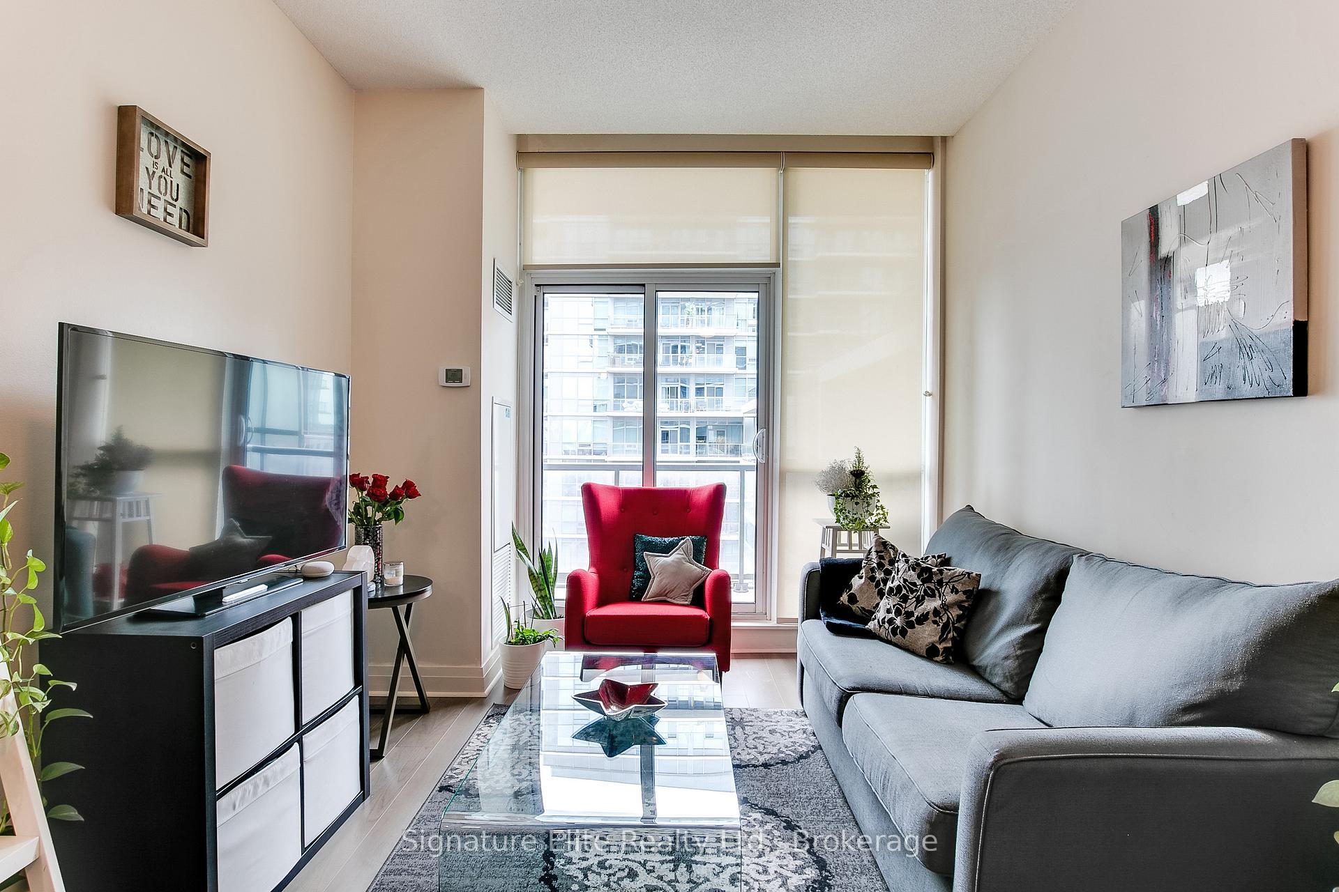 Photo 4 of Unit 526, 1185 The Queensway, Etobicoke, Islington-City Centre West — HOMEH