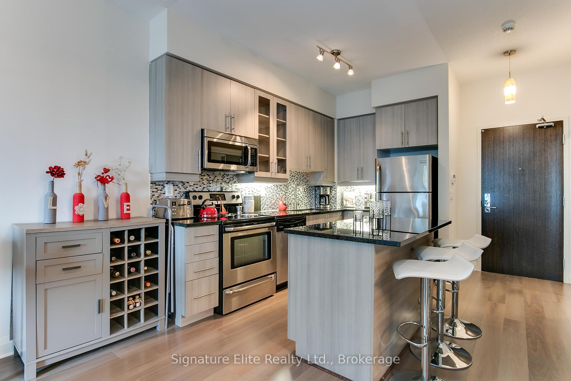 Photo 5 of Unit 526, 1185 The Queensway, Etobicoke, Islington-City Centre West — HOMEH