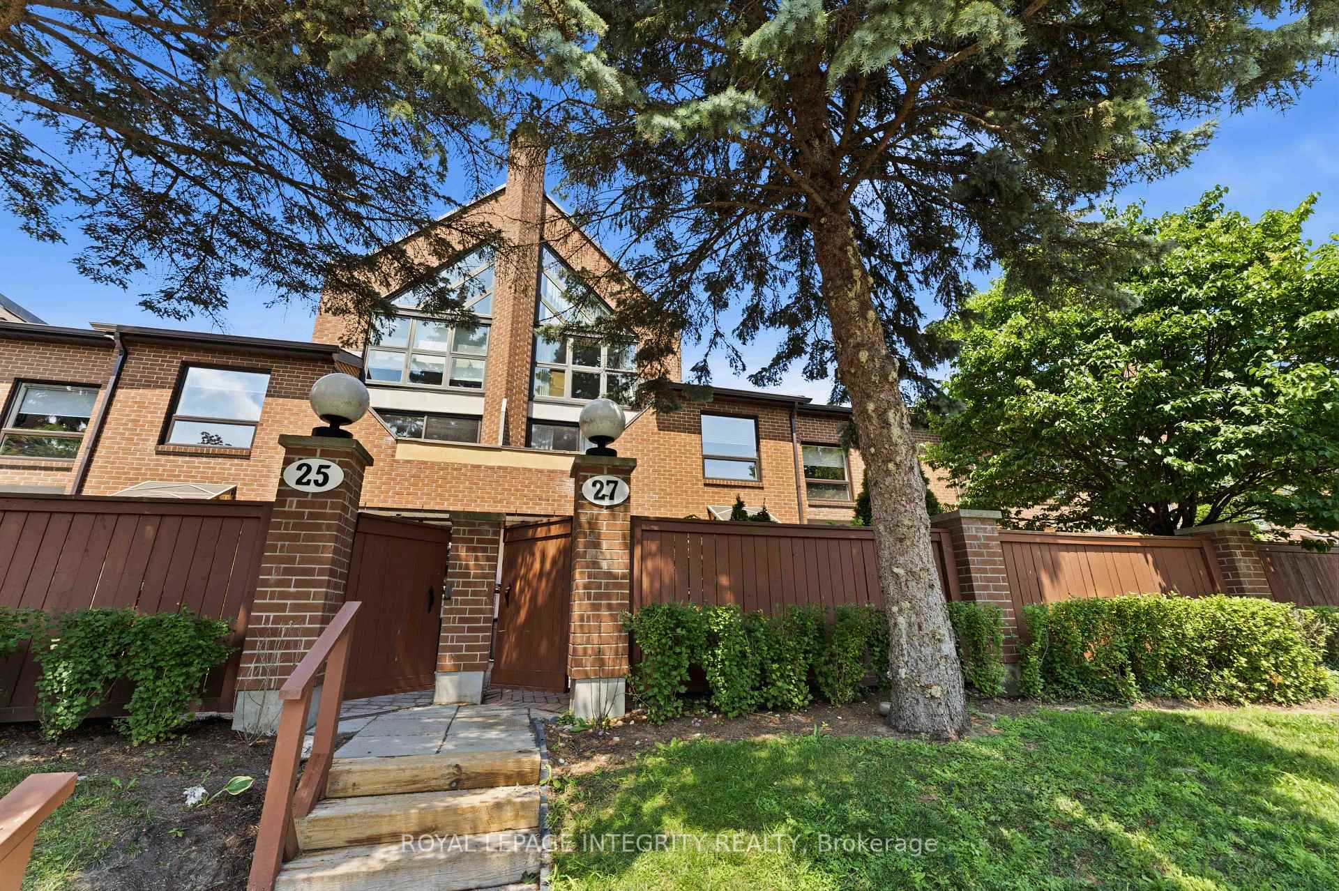 Photo 2 of Unit 27, 100 Hillside Drive, Ottawa, Viscount Alexander Park — HOMEH