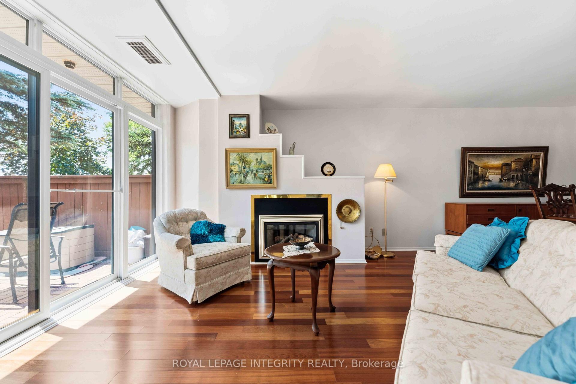 Photo 5 of Unit 27, 100 Hillside Drive, Ottawa, Viscount Alexander Park — HOMEH