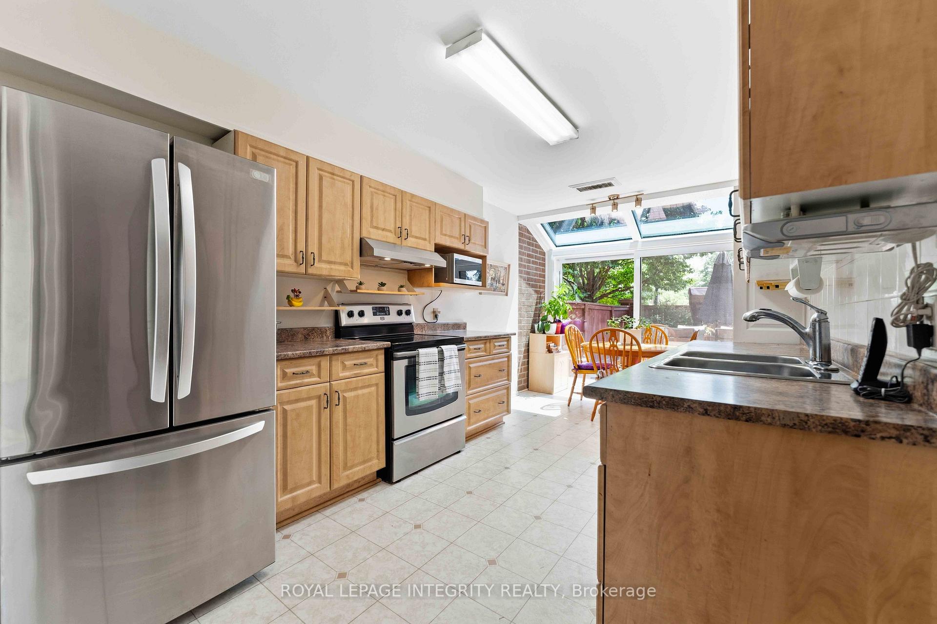Photo 10 of Unit 27, 100 Hillside Drive, Ottawa, Viscount Alexander Park — HOMEH