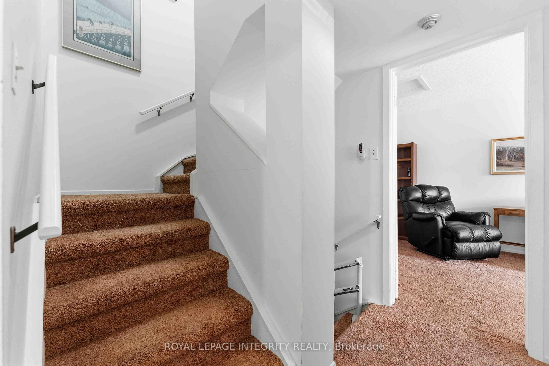 Photo 21 of Unit 27, 100 Hillside Drive, Ottawa, Viscount Alexander Park — HOMEH
