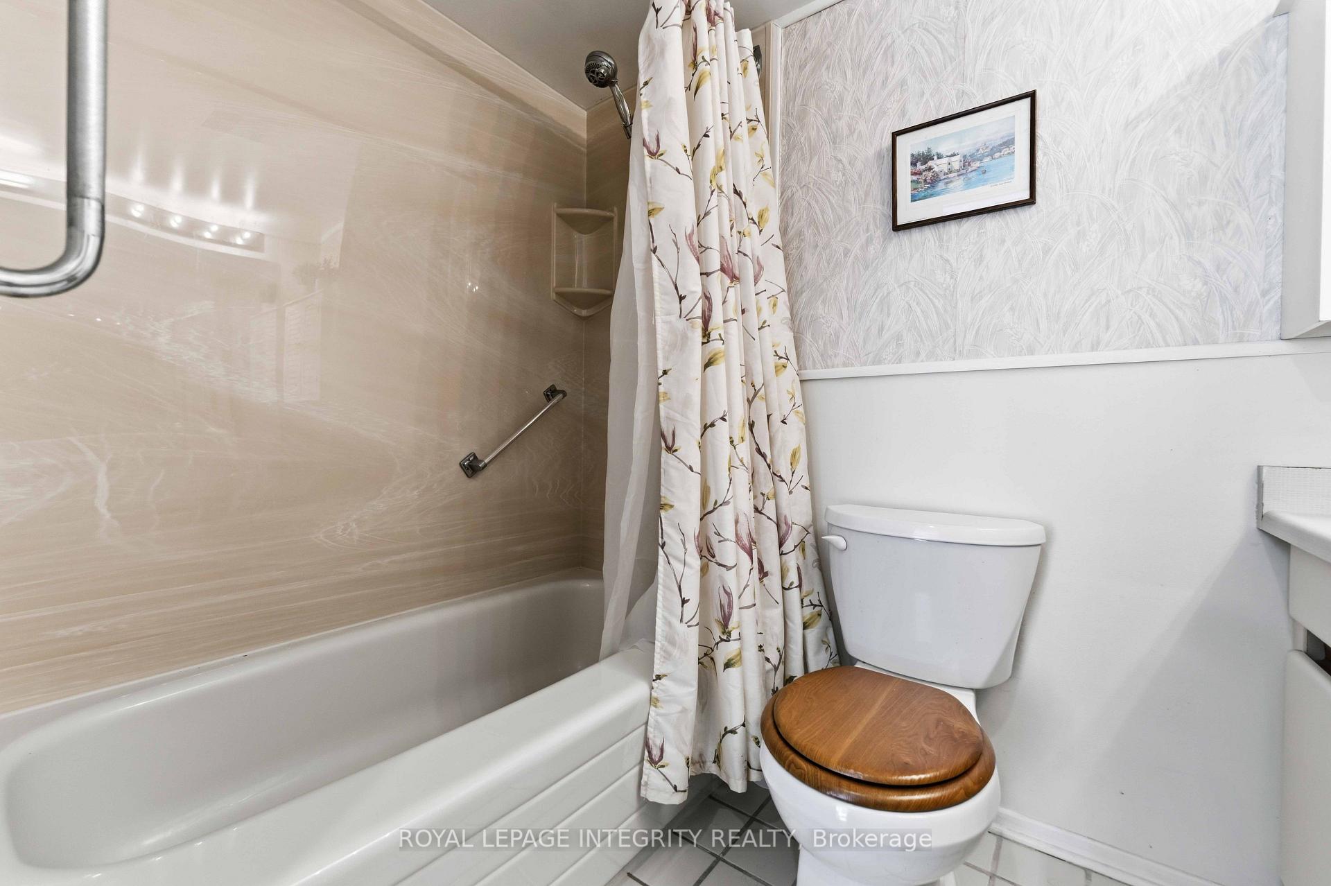 Photo 26 of Unit 27, 100 Hillside Drive, Ottawa, Viscount Alexander Park — HOMEH