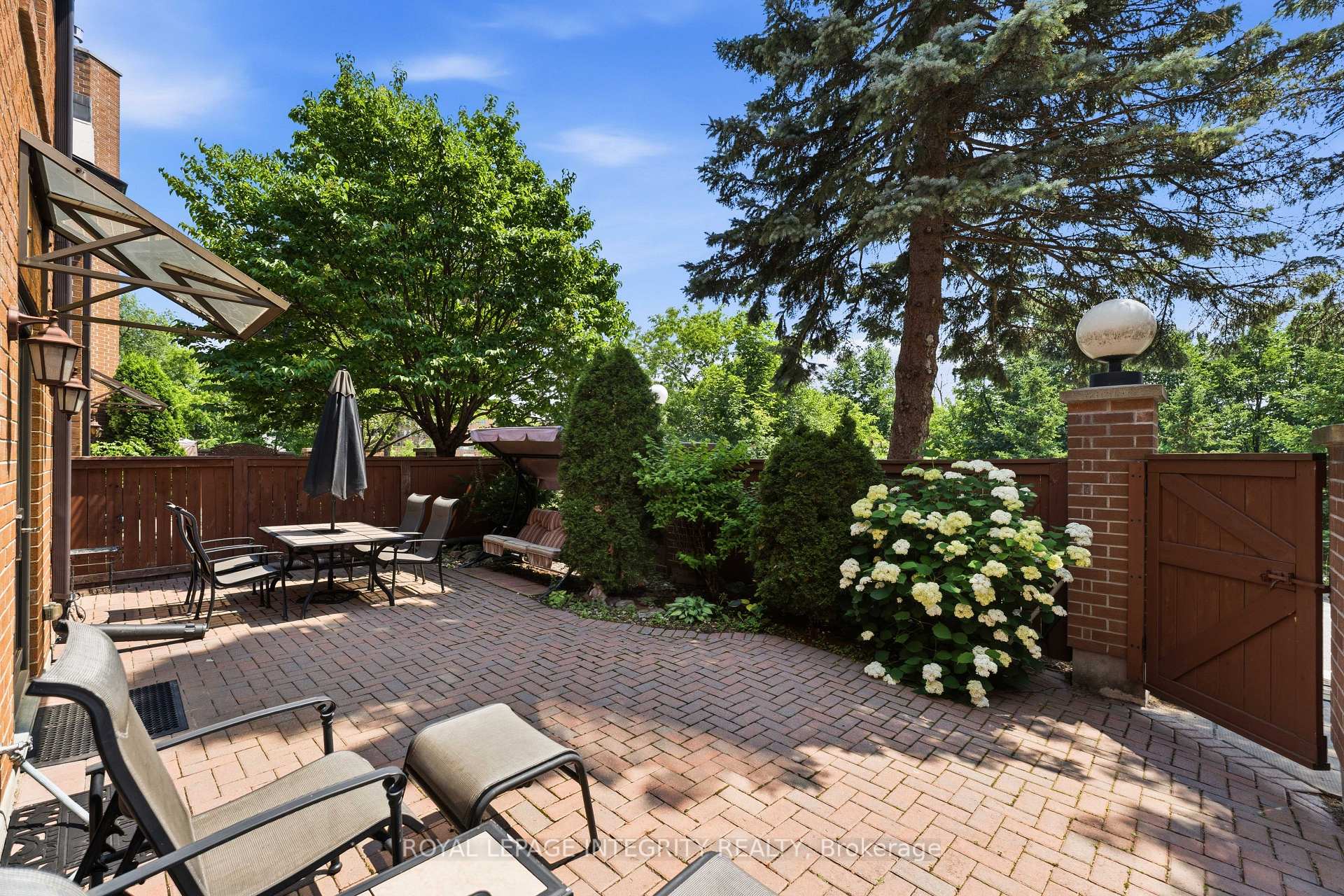 Photo 36 of Unit 27, 100 Hillside Drive, Ottawa, Viscount Alexander Park — HOMEH