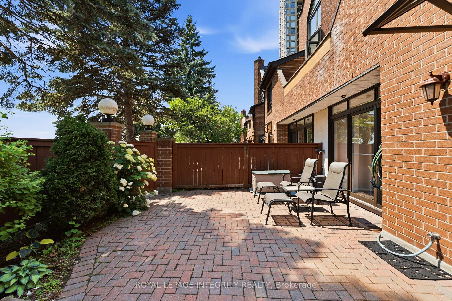 Photo 37 of Unit 27, 100 Hillside Drive, Ottawa, Viscount Alexander Park — HOMEH