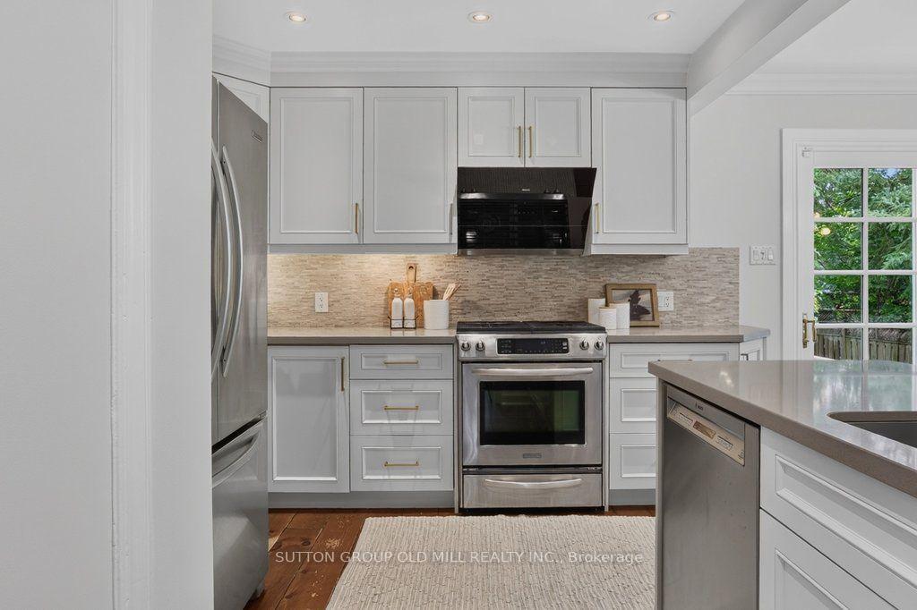Photo 11 of 122 Strath Avenue, Etobicoke, Kingsway South — HOMEH