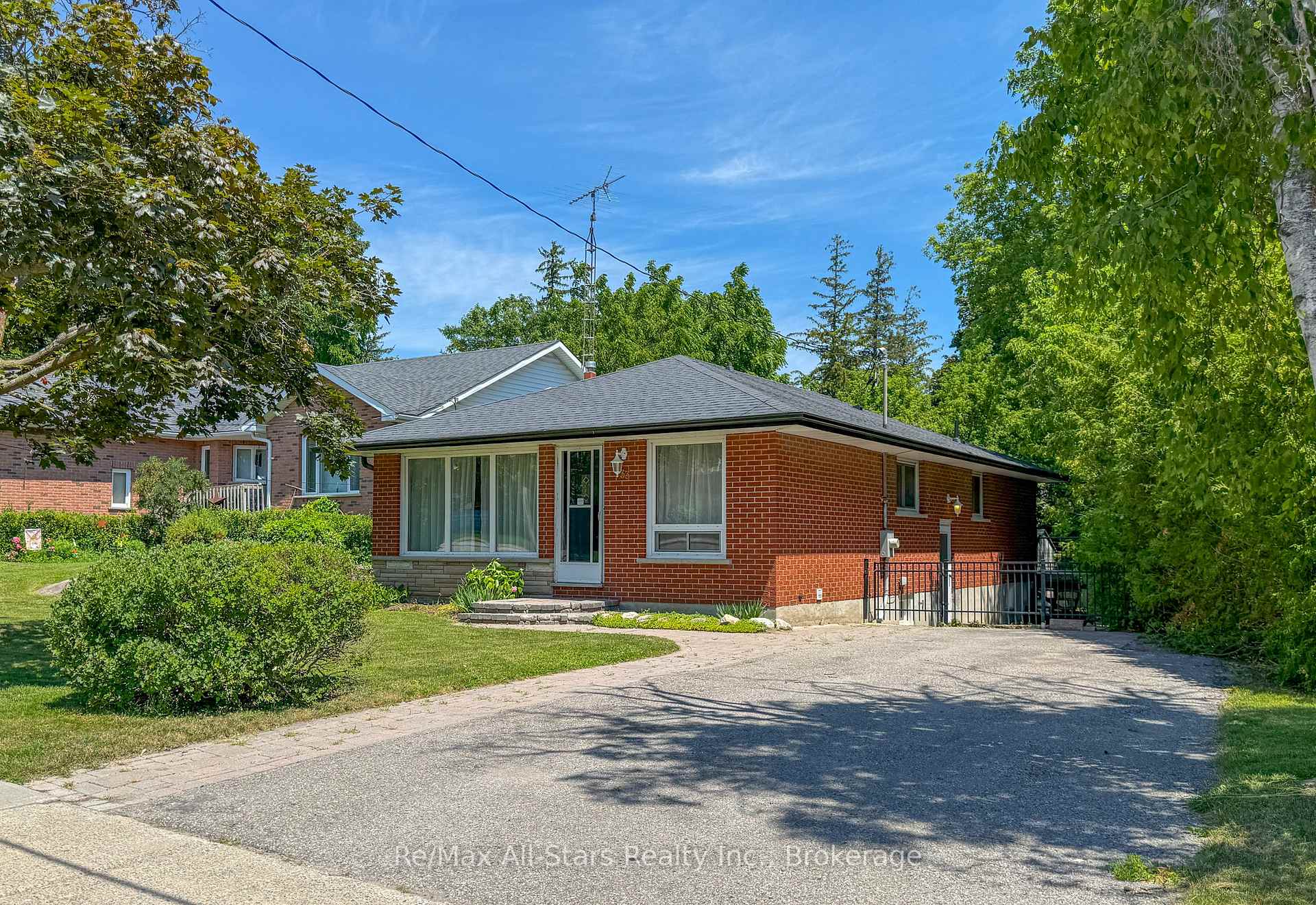 Photo 2 of 133 Rosa Street, Scugog, Port Perry — HOMEH