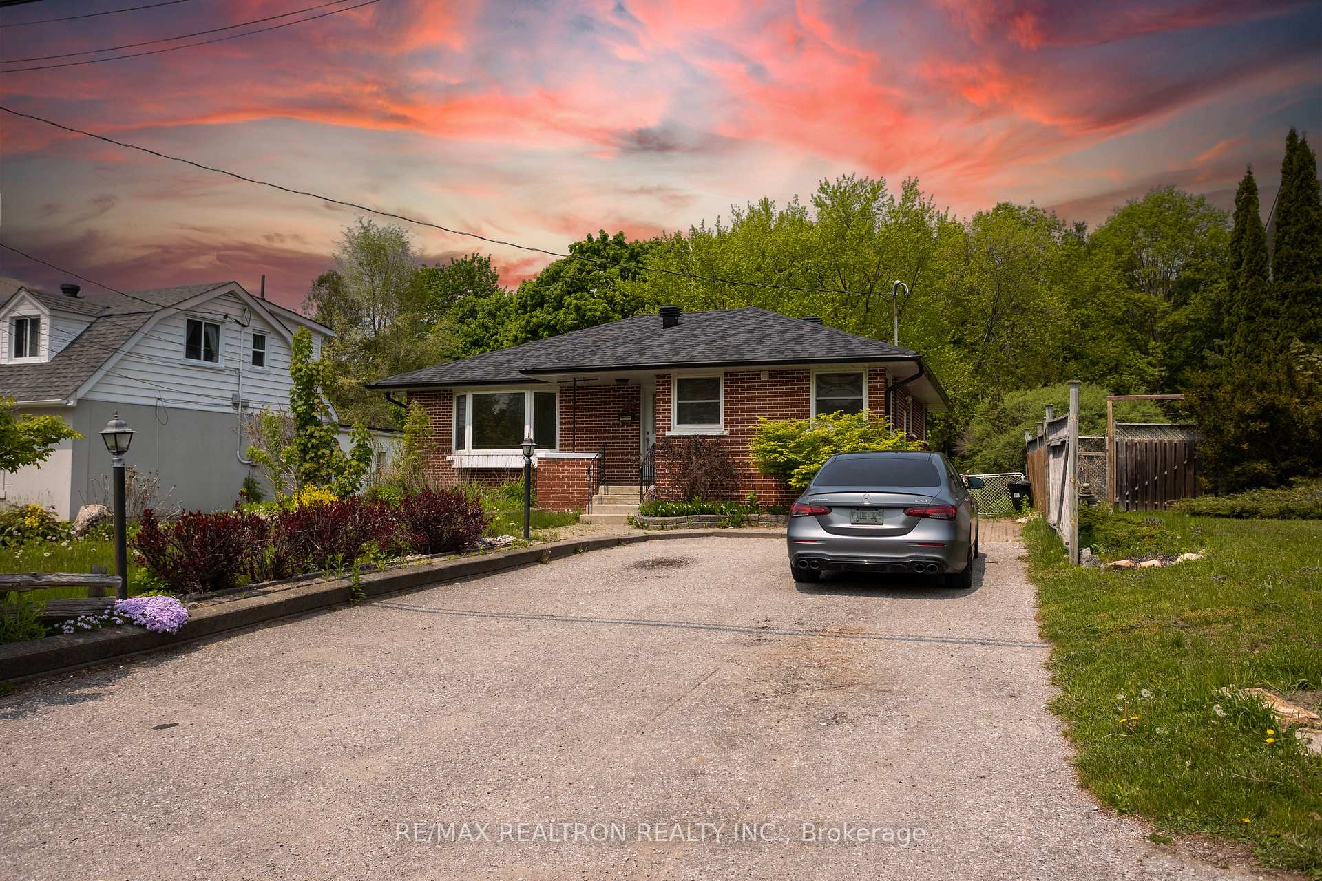 Front of Unit Bsmt, 322 Shanty Bay Road