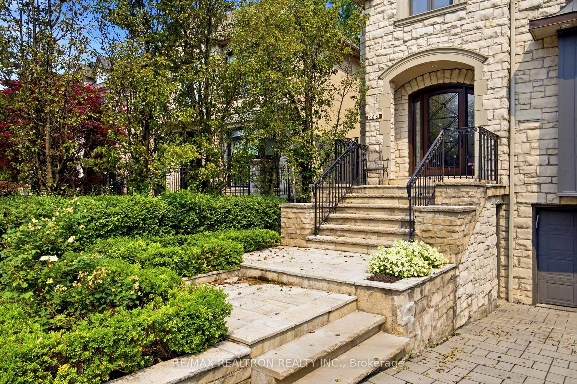Photo 2 of 268 Brooke Avenue, Toronto, Bedford Park-Nortown — HOMEH