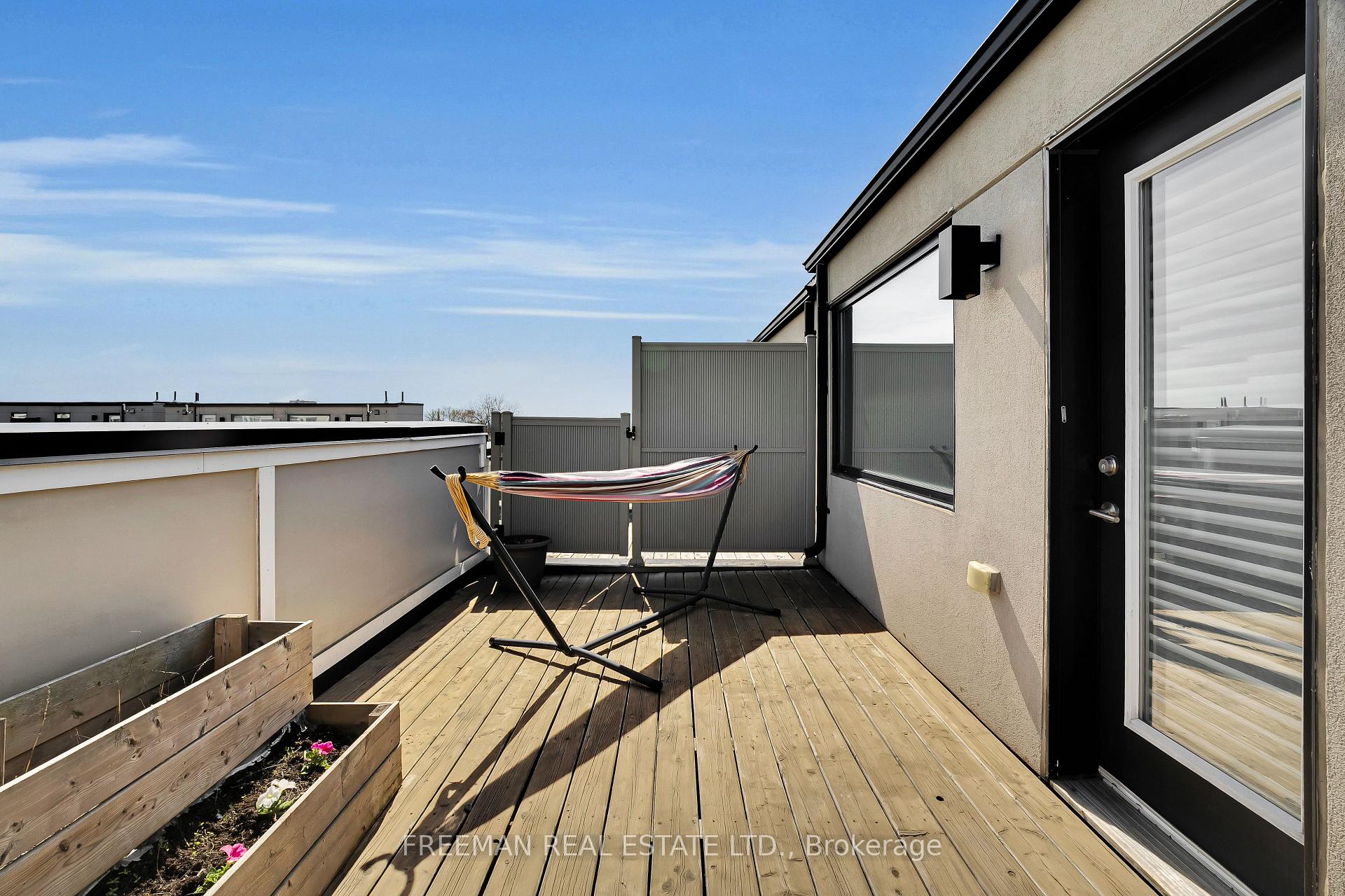 Photo 20 of 17 Locust Lodge Gardens, North York, Downsview-Roding-CFB — HOMEH