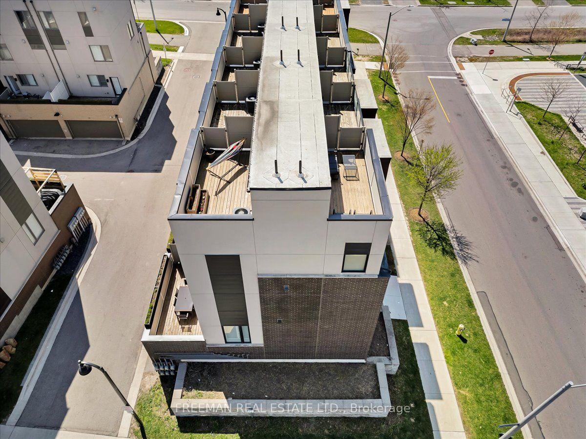 Photo 21 of 17 Locust Lodge Gardens, North York, Downsview-Roding-CFB — HOMEH