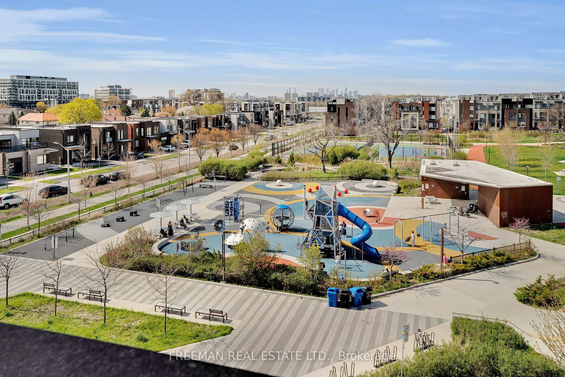 Photo 24 of 17 Locust Lodge Gardens, North York, Downsview-Roding-CFB — HOMEH