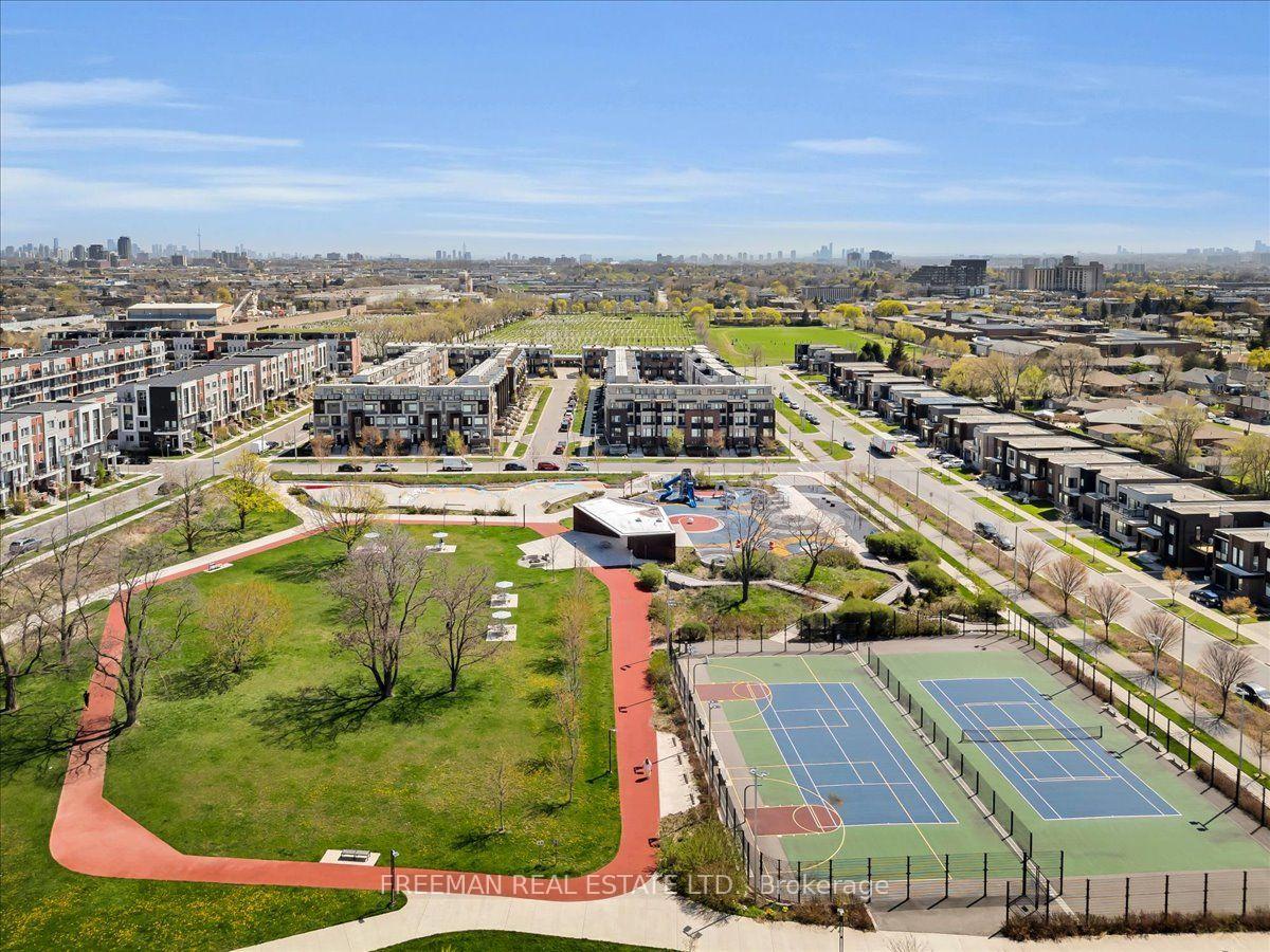Photo 25 of 17 Locust Lodge Gardens, North York, Downsview-Roding-CFB — HOMEH