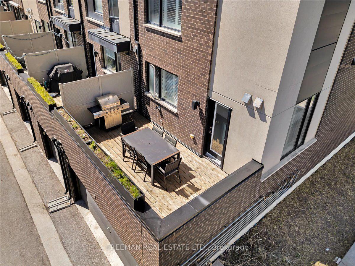 Photo 7 of 17 Locust Lodge Gardens, North York, Downsview-Roding-CFB — HOMEH