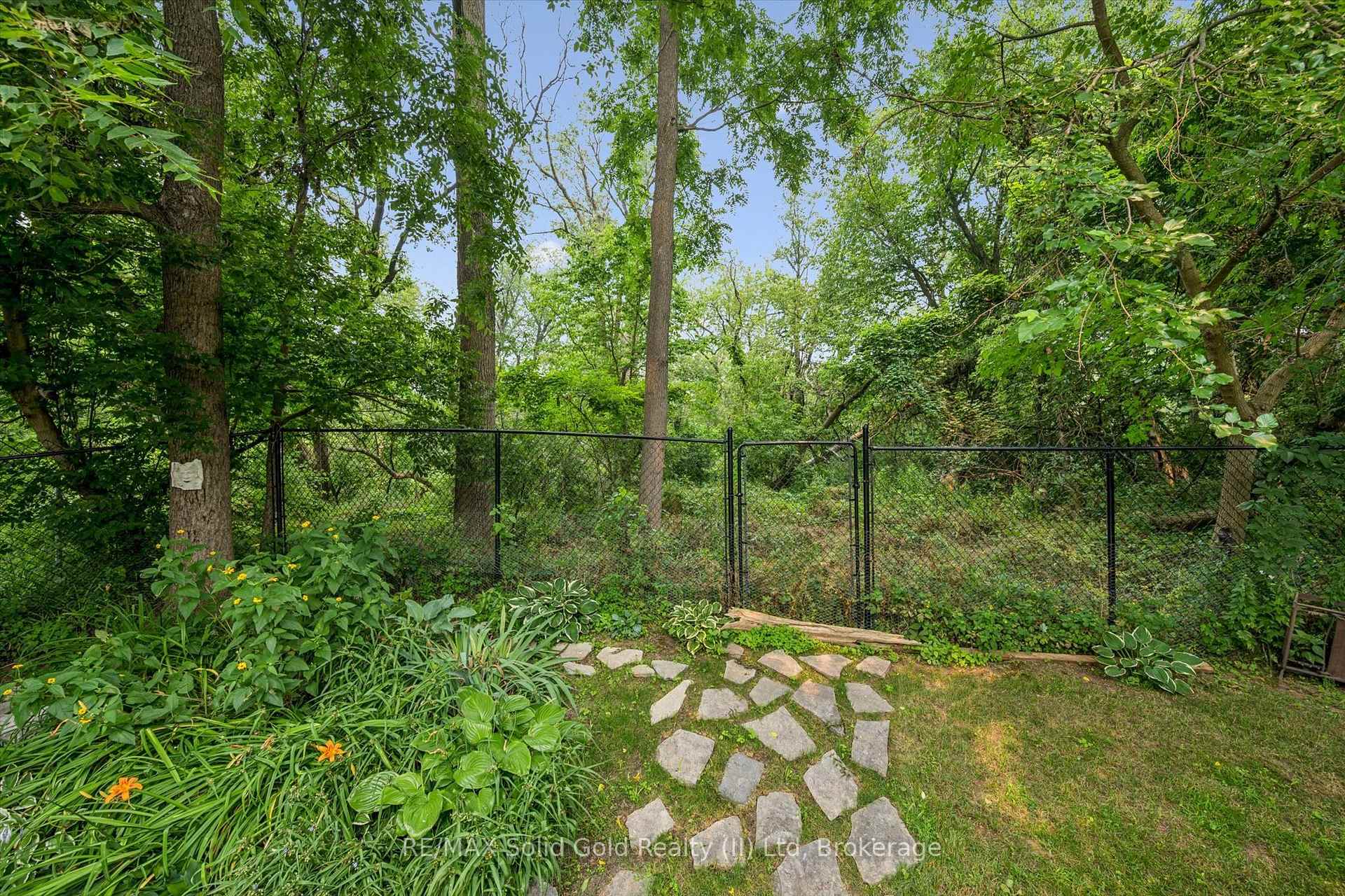 Photo 45 of 142 Marl Meadow Drive, Kitchener, Brigadoon — HOMEH