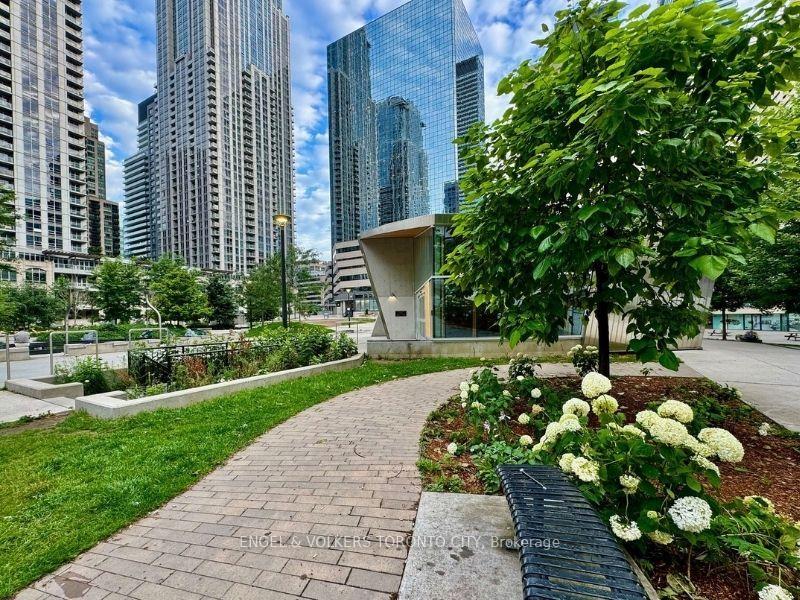 Photo 4 of Unit 2002, 801 Bay Street, Toronto, Bay Street Corridor — HOMEH