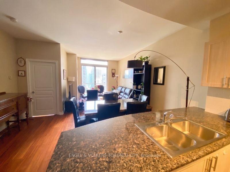 Photo 8 of Unit 2002, 801 Bay Street, Toronto, Bay Street Corridor — HOMEH