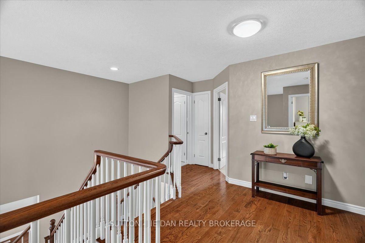 Photo 17 of 20 Earlscourt Terrace, Middlesex Centre, Kilworth — HOMEH